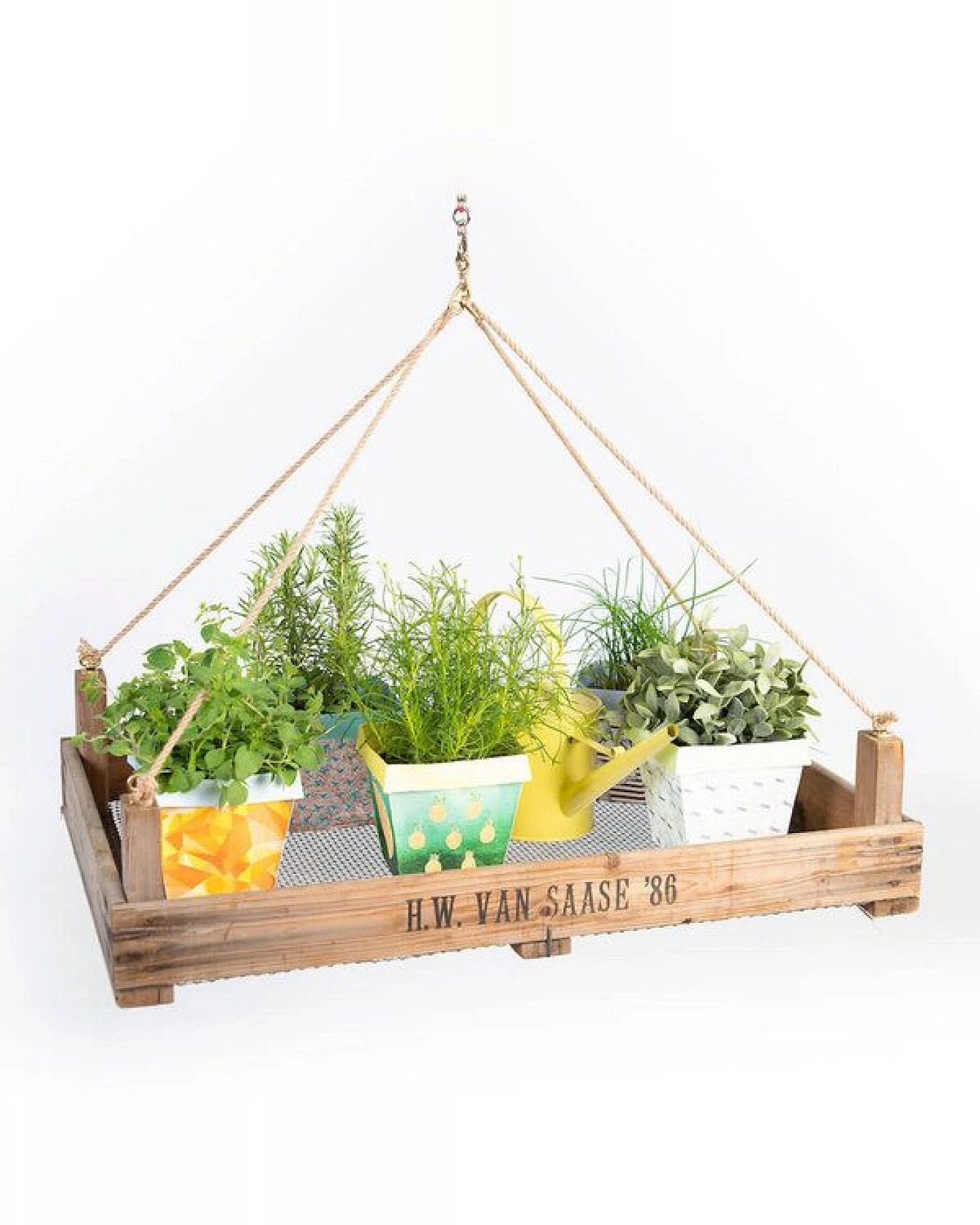 Die Stadtgärtner Upcycling Hängeampel aus rustikalem Zwiebelsieb (Maße: 75 x 51 x 9 cm) – Ansicht 2