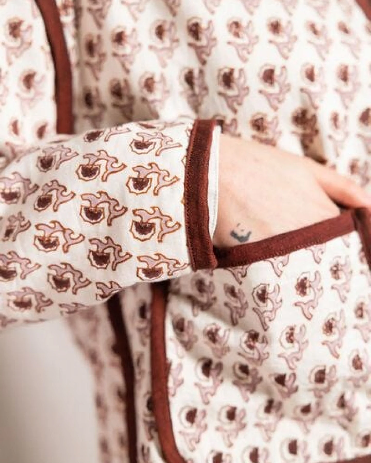 Jyoti - Fair Works Bio-Baumwoll Wendejacke Dhaarti – Ansicht 4