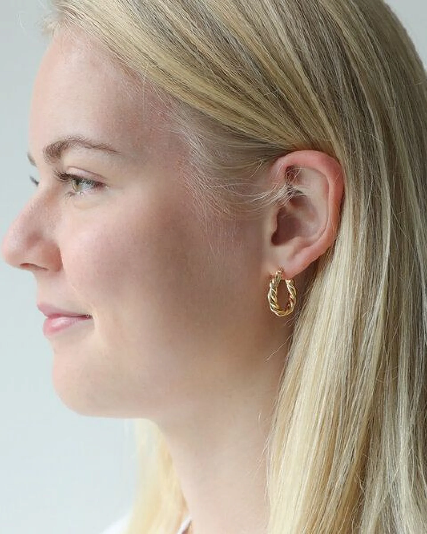 BELLYBIRD Jewellery CREOLEN - Kreis, gedrehtes Design, glänzende Oberfläche – Ansicht 3