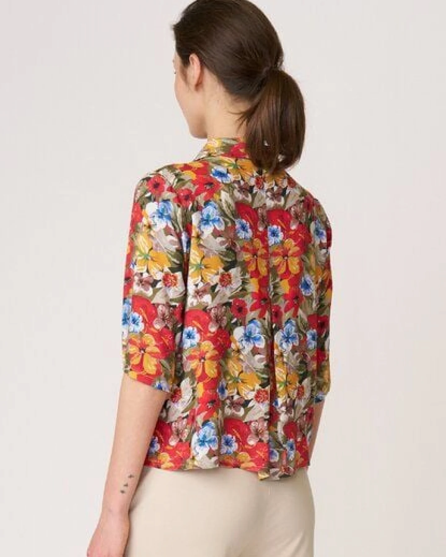 LANA Organic Luftige Damenbluse aus Viskose, Modell Alexia – Ansicht 4