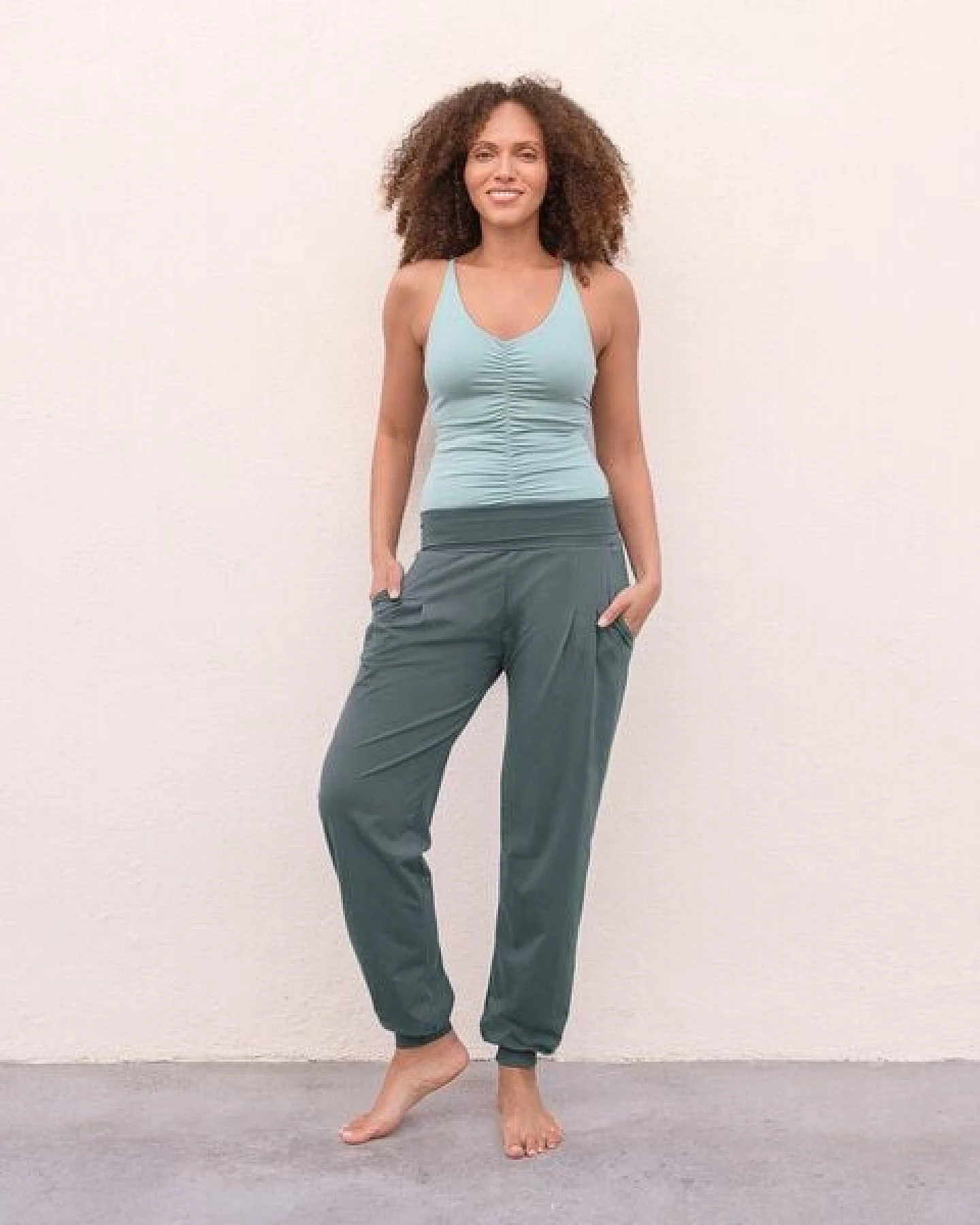 Jaya NICOLE - Damen - Top für Yoga aus Biobaumwolle mit besonderer Rückenpartie – Ansicht 4