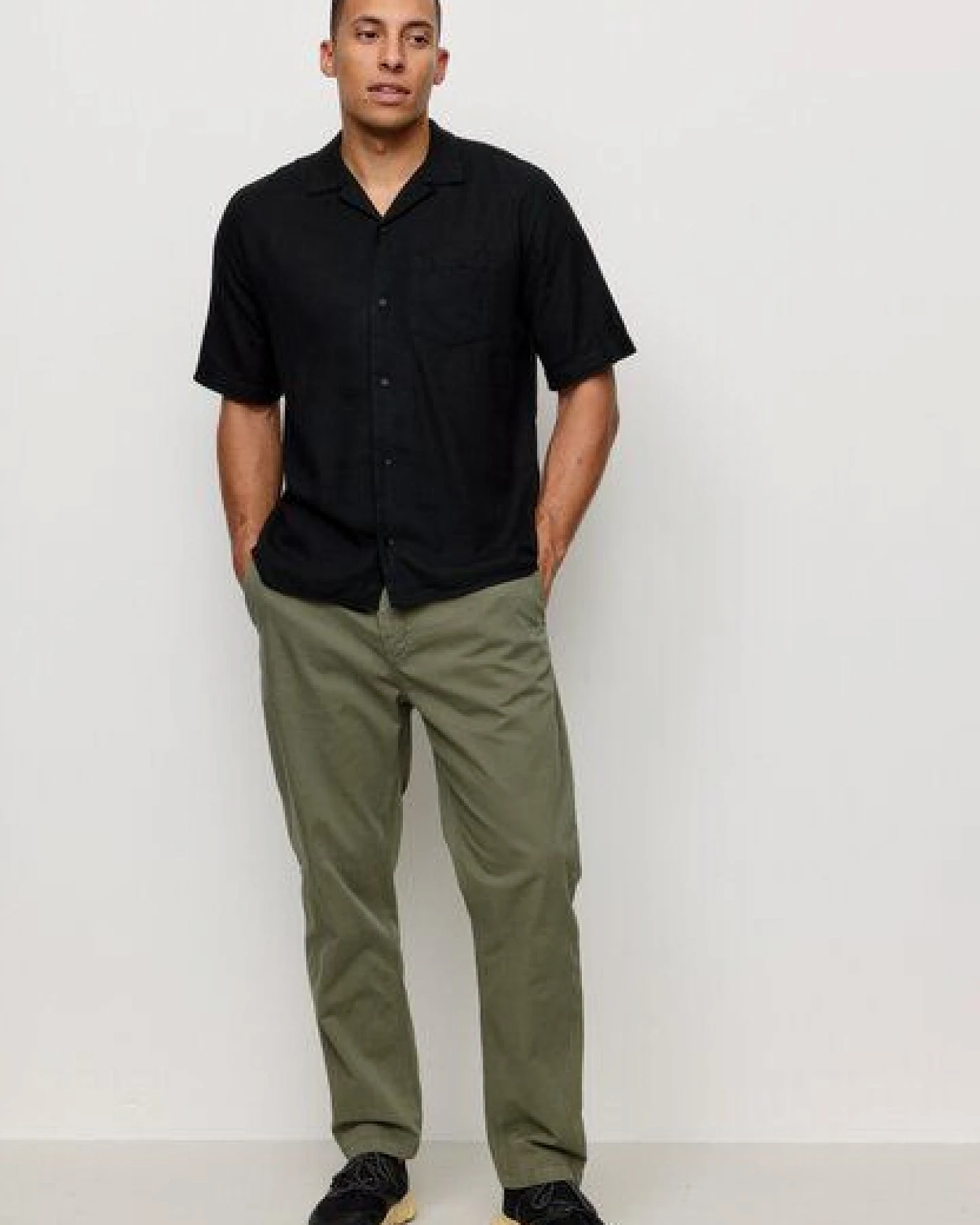 Herren Chino mit Bundfalte aus Bio-Baumwoll Mix - OAK - recolution – Ansicht 2