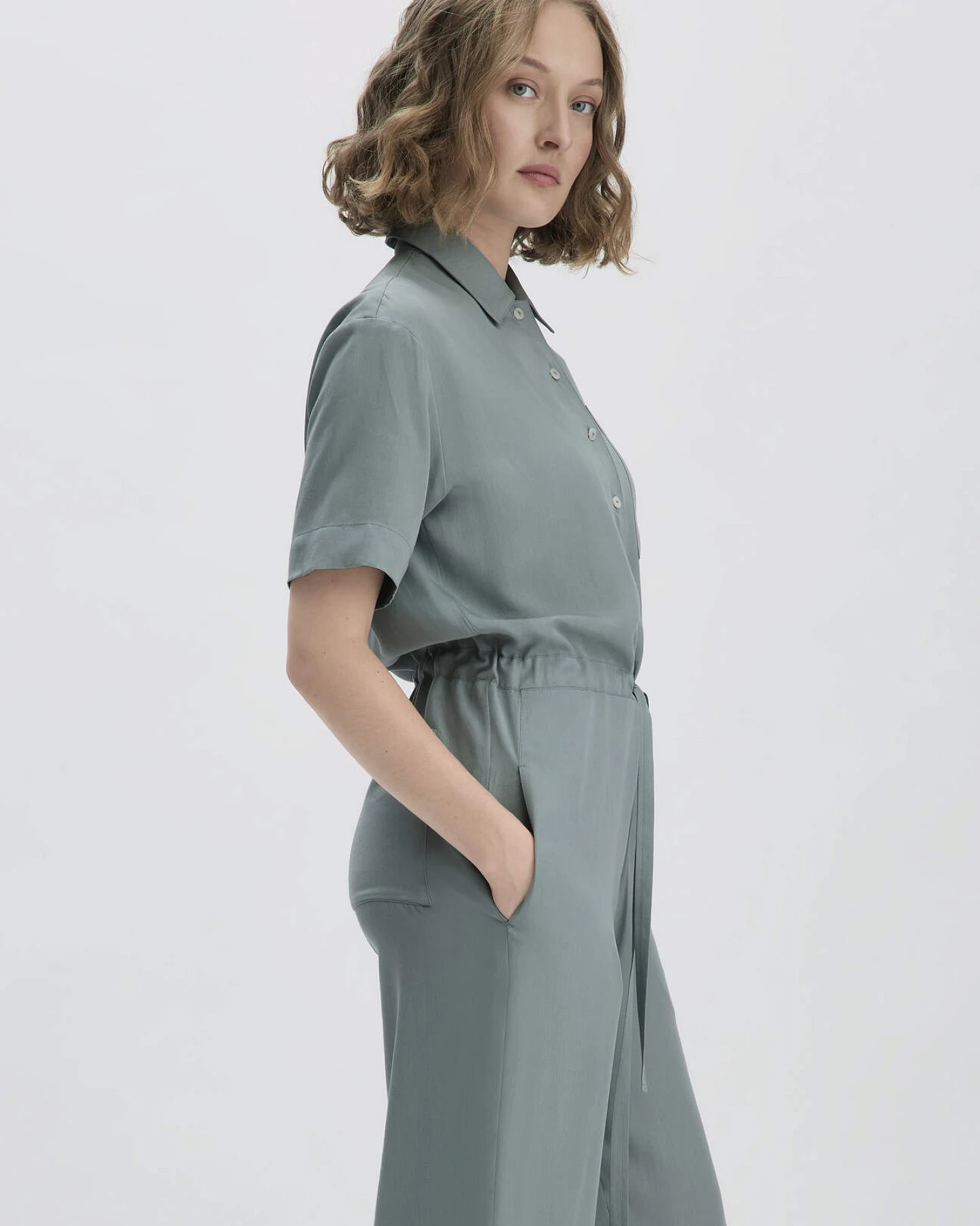 hessnatur Damen Overall Relaxed aus TENCEL™ Lyocell - grün - Größe 38 – Ansicht 4