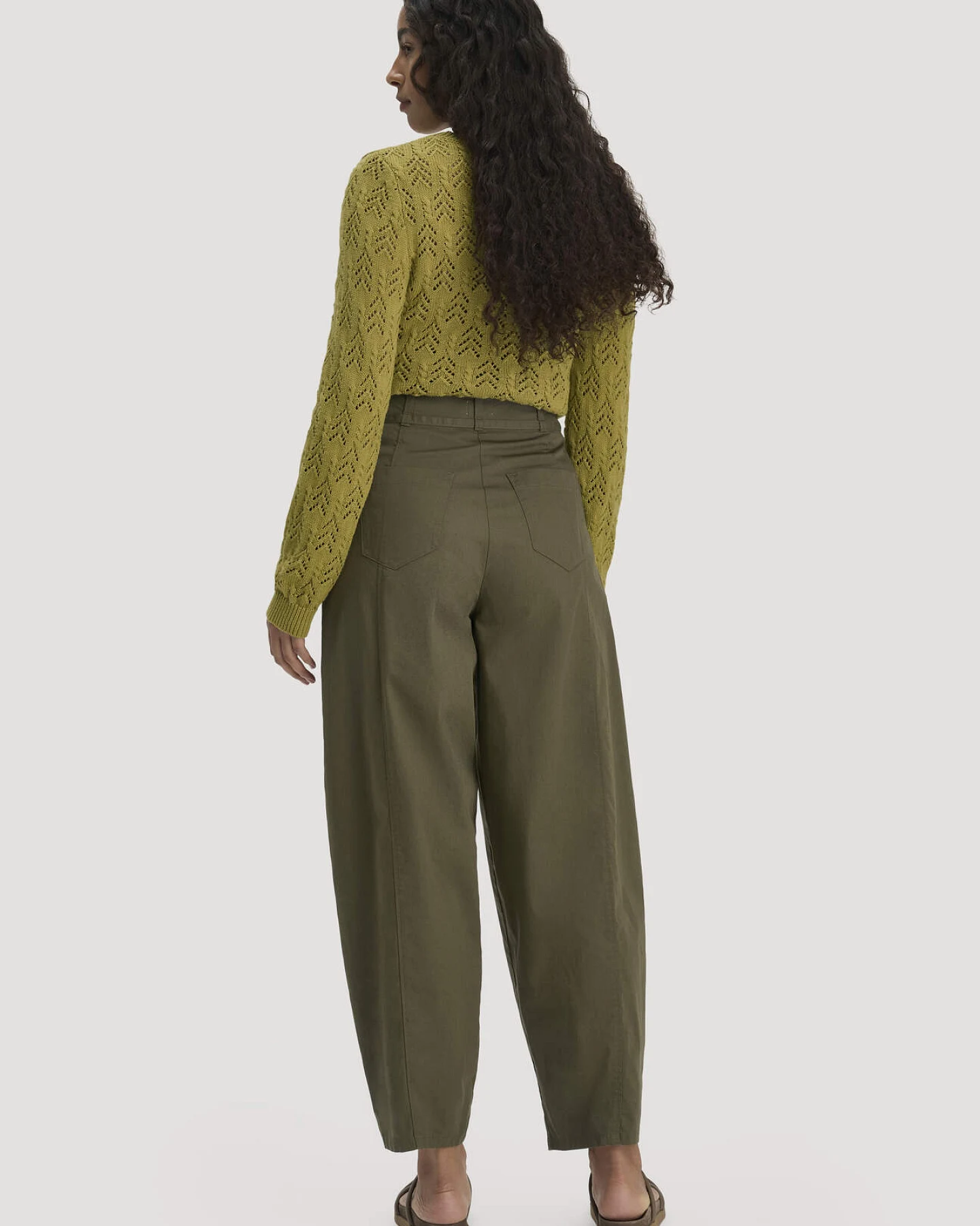 hessnatur Damen Hose Barrel Leg aus Bio-Baumwolle - grün - Größe 40 – Ansicht 2