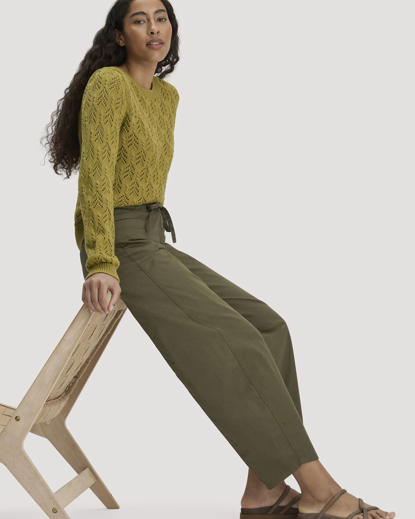 hessnatur Damen Hose Barrel Leg aus Bio-Baumwolle - grün - Größe 40 – Ansicht 4