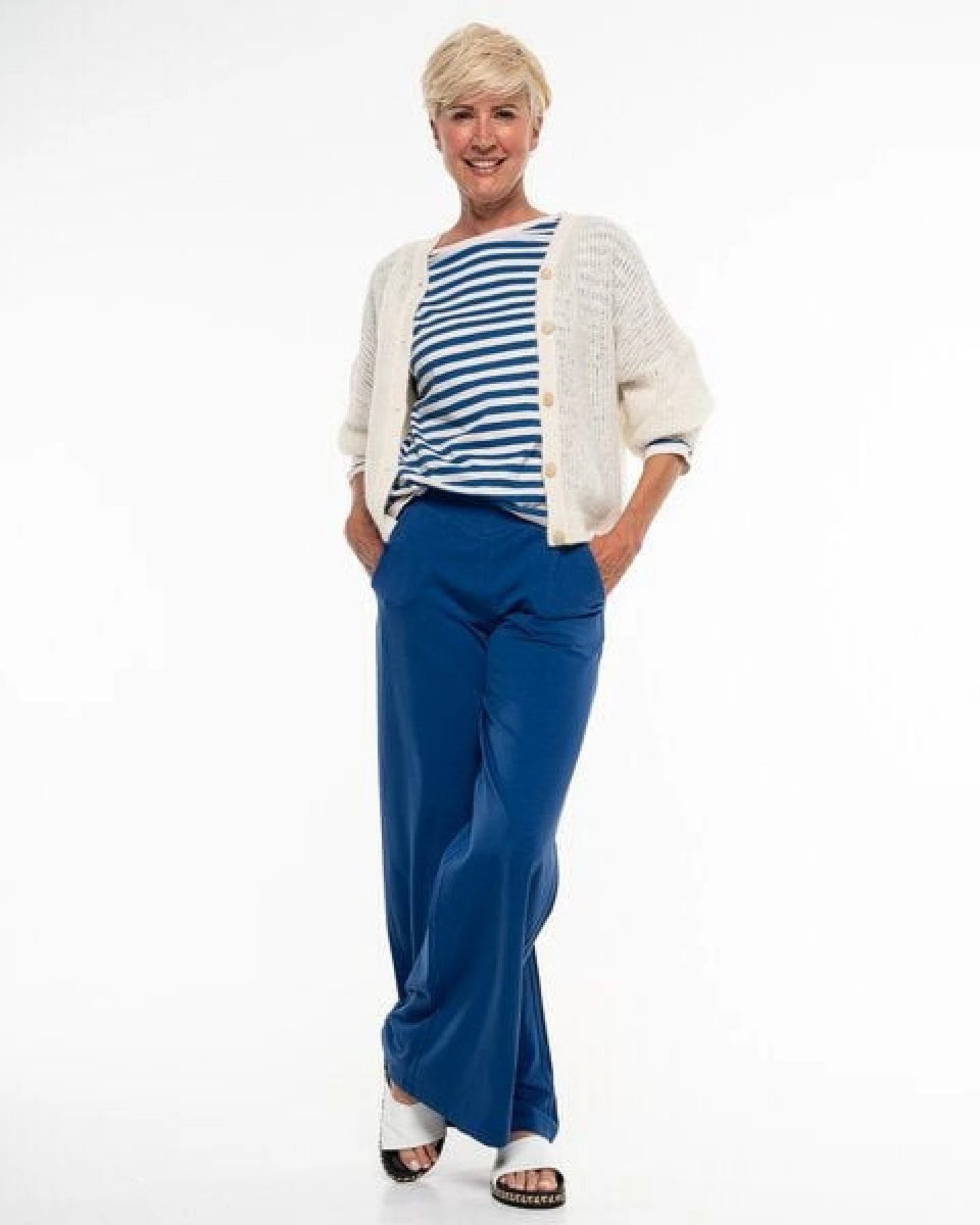 Alma & Lovis Leichte Strickjacke aus feinem Alpakagarn – Ansicht 3