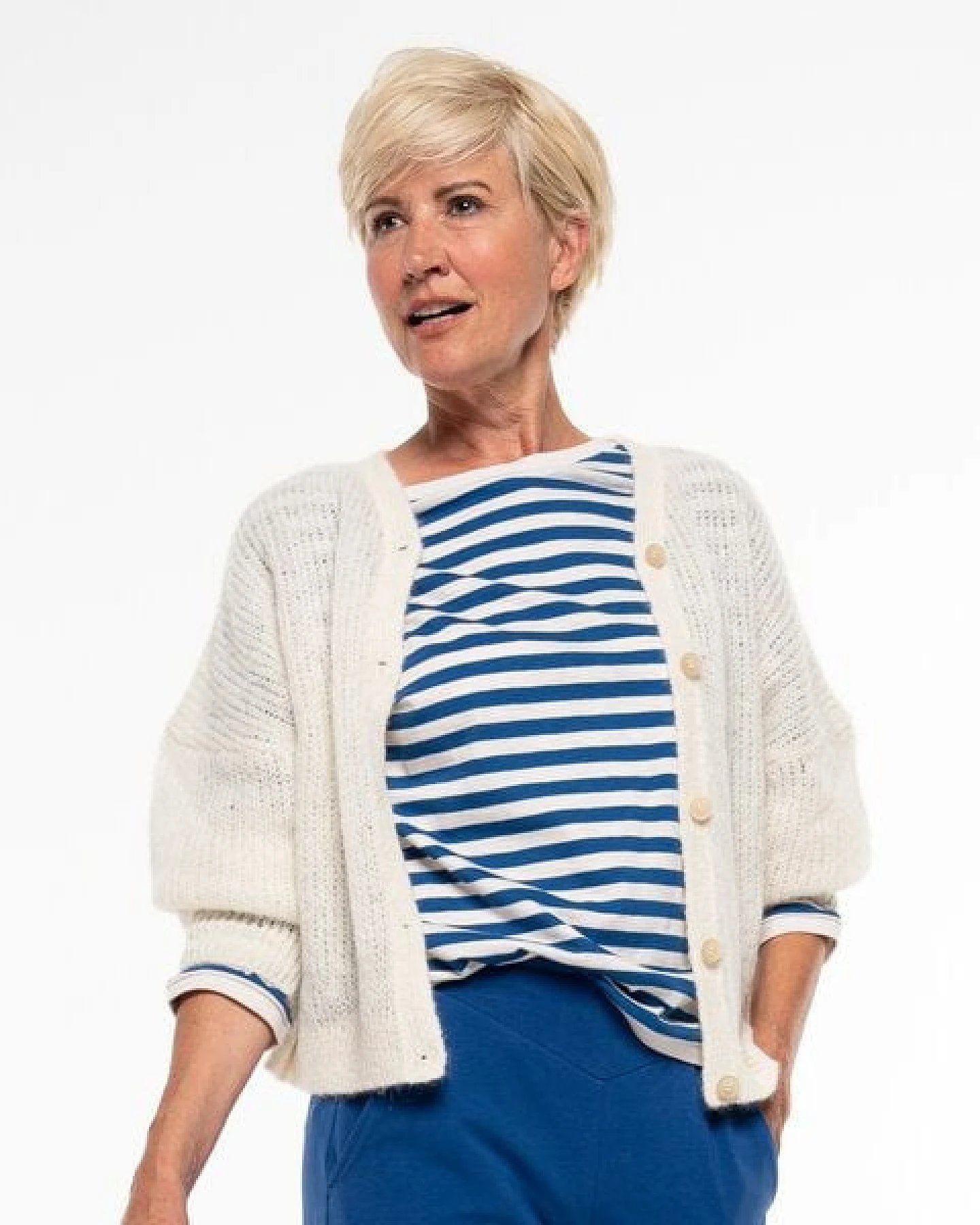 Alma & Lovis Leichte Strickjacke aus feinem Alpakagarn – Ansicht 4
