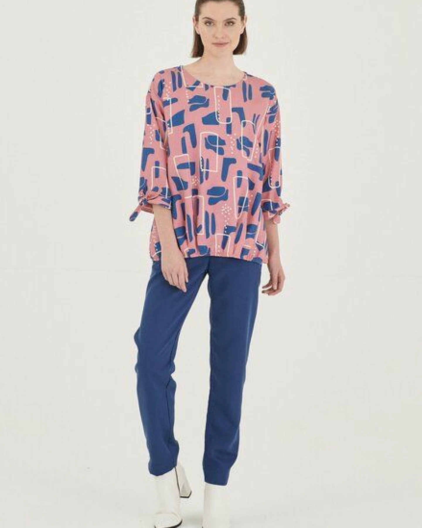 ORGANICATION 3/4-Arm Bluse aus TENCEL Lyocell mit Allover-Print – Ansicht 2