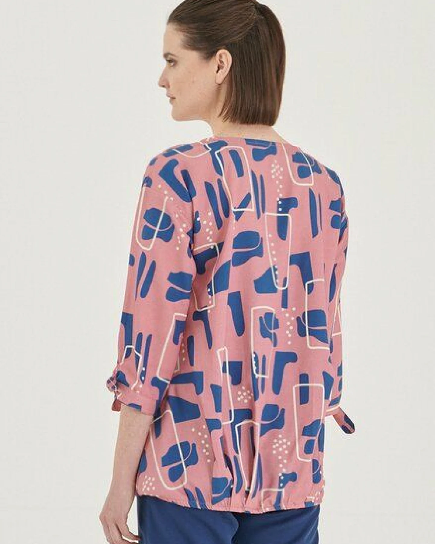 ORGANICATION 3/4-Arm Bluse aus TENCEL Lyocell mit Allover-Print – Ansicht 4