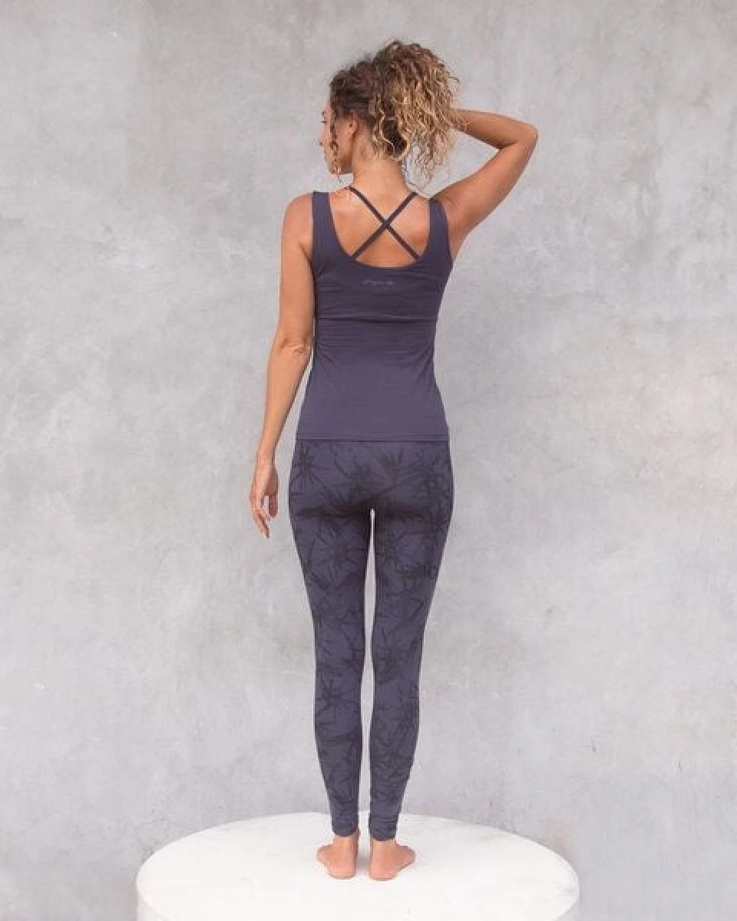 Jaya GAYATRI - Damen - Top für Yoga, Dance und Everyday mit Cache-Coeur vorne aus GOTS-zertifizierter Biobaumwolle – Ansicht 4