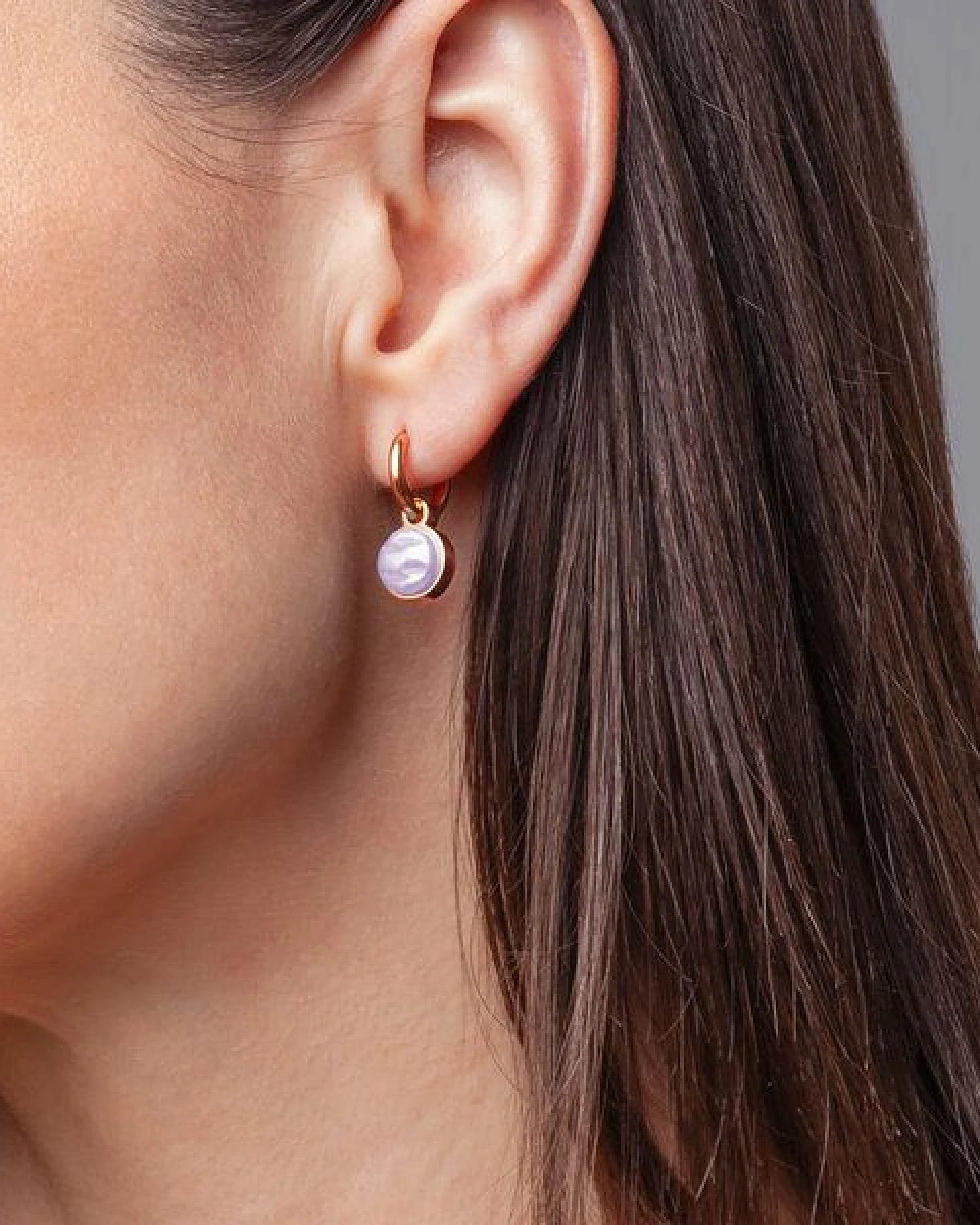 ALEXASCHA Roségold Creolen mit Anhänger – Ansicht 3