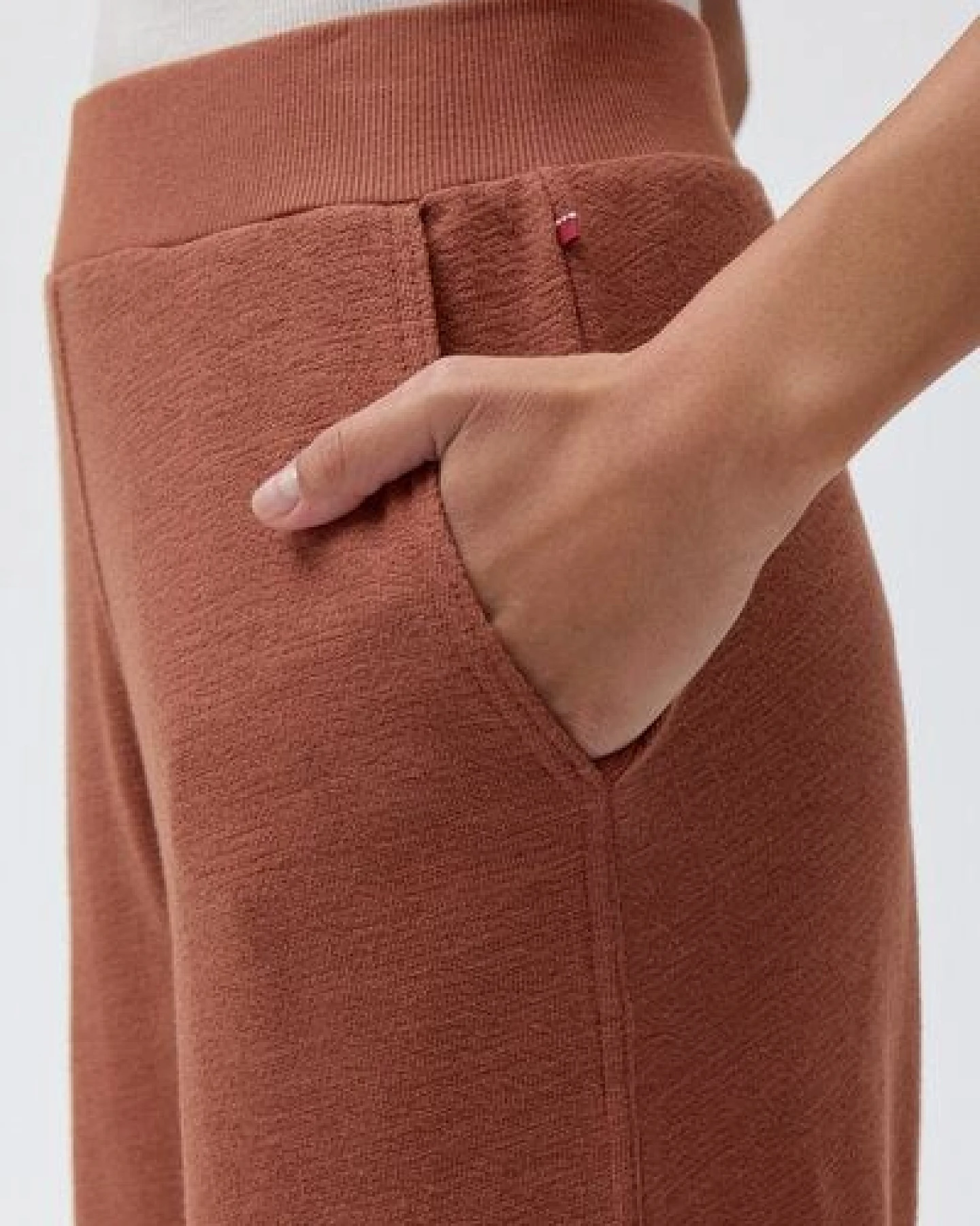 People Wear Organic Barrel Hose, uni braun, Bio-Baumwolle, 7/8 Länge – Ansicht 3