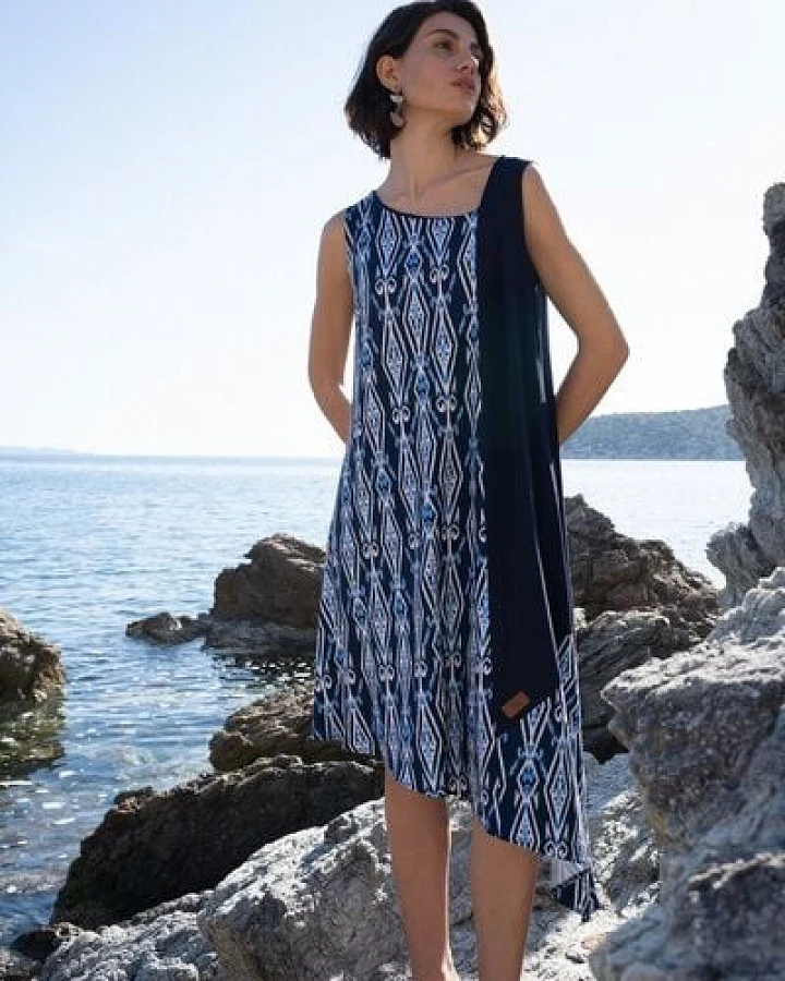 Sommerkleid Summertime – A-Linie aus Viskose – Träger asymmetrisch mit Taschen – 100% in EU fair produziert – KOKOworld