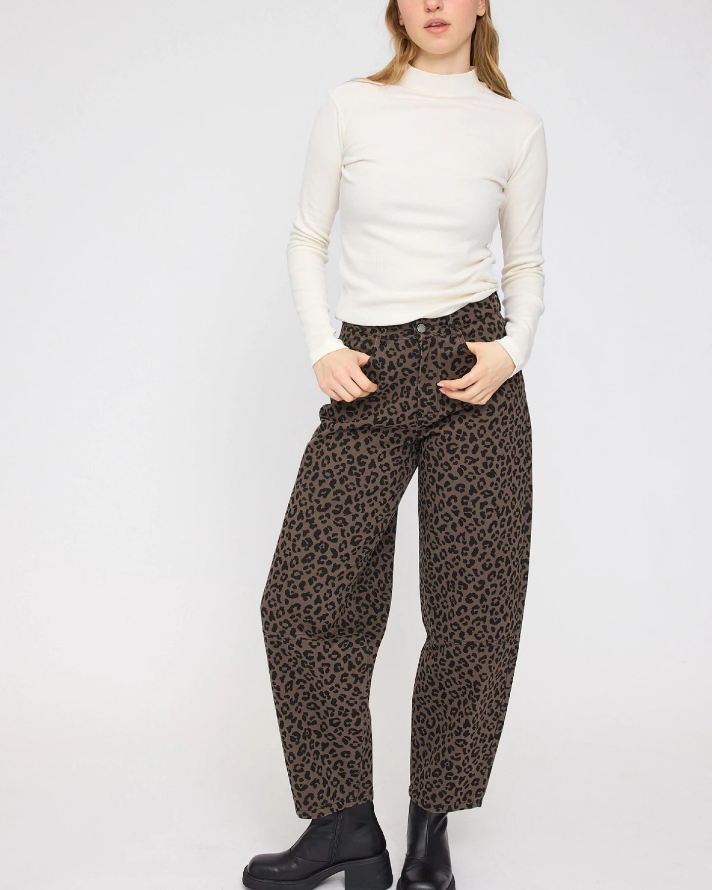 Hose Denim Leo Barrel Braun – Ansicht 2