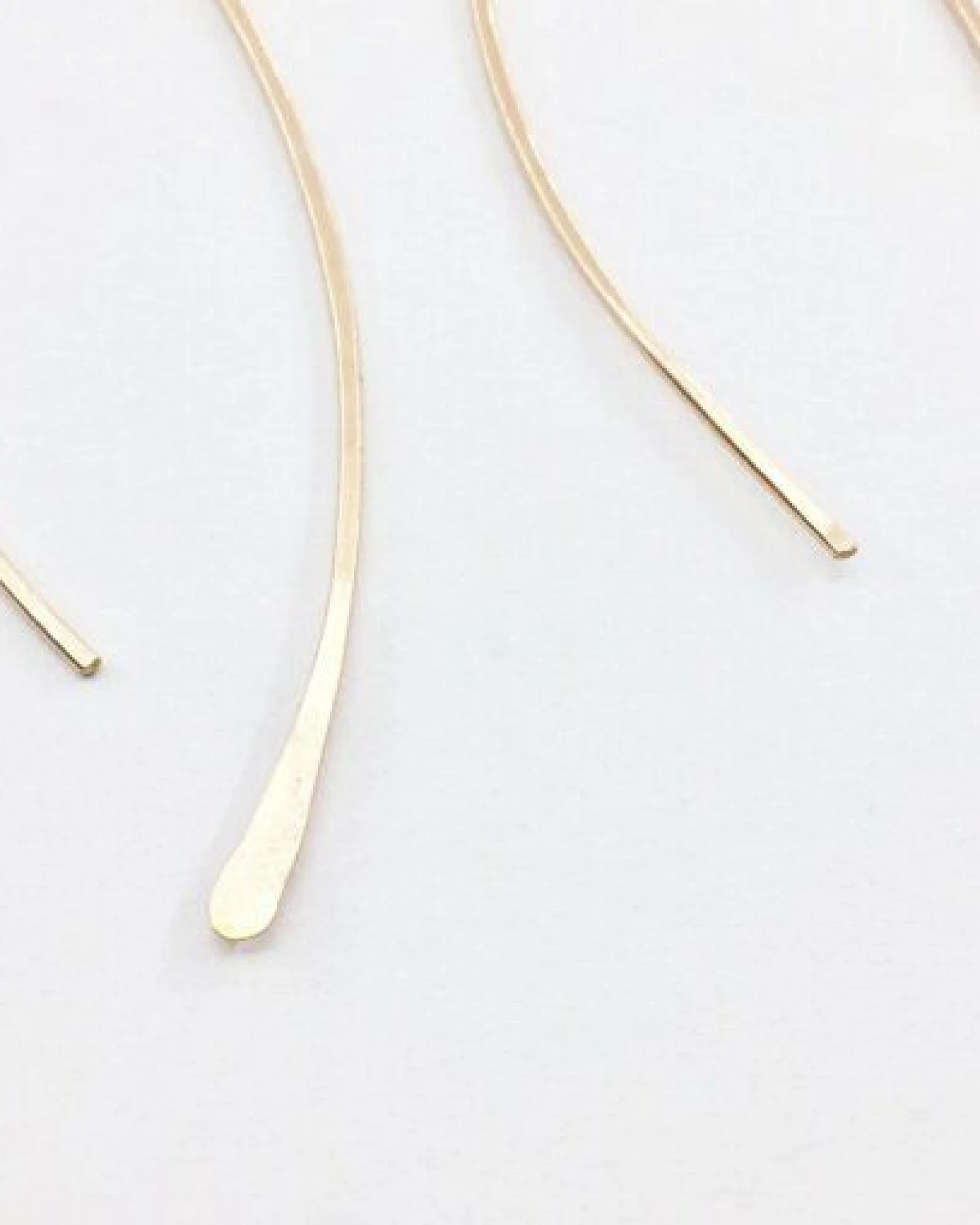BELLYBIRD Jewellery CREOLEN - Navette, gehämmerte Creolen in V-Form, Silber/Vergoldet/Rosé – Ansicht 2