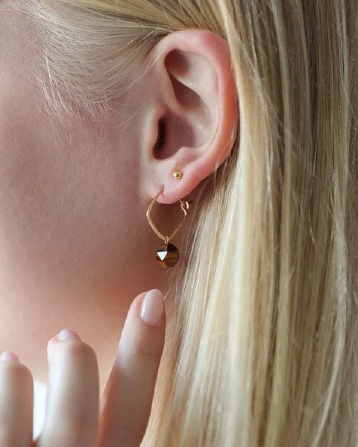 BELLYBIRD Jewellery CREOLEN mit Perle - eckige Form, gehämmerte Oberfläche