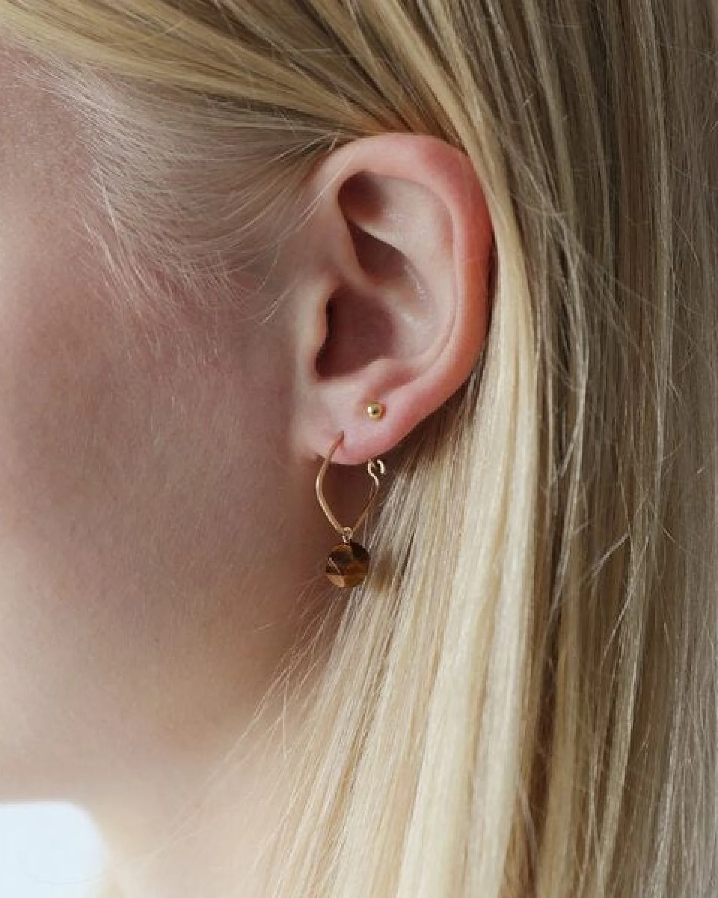 BELLYBIRD Jewellery CREOLEN mit Perle - eckige Form, gehämmerte Oberfläche – Ansicht 4