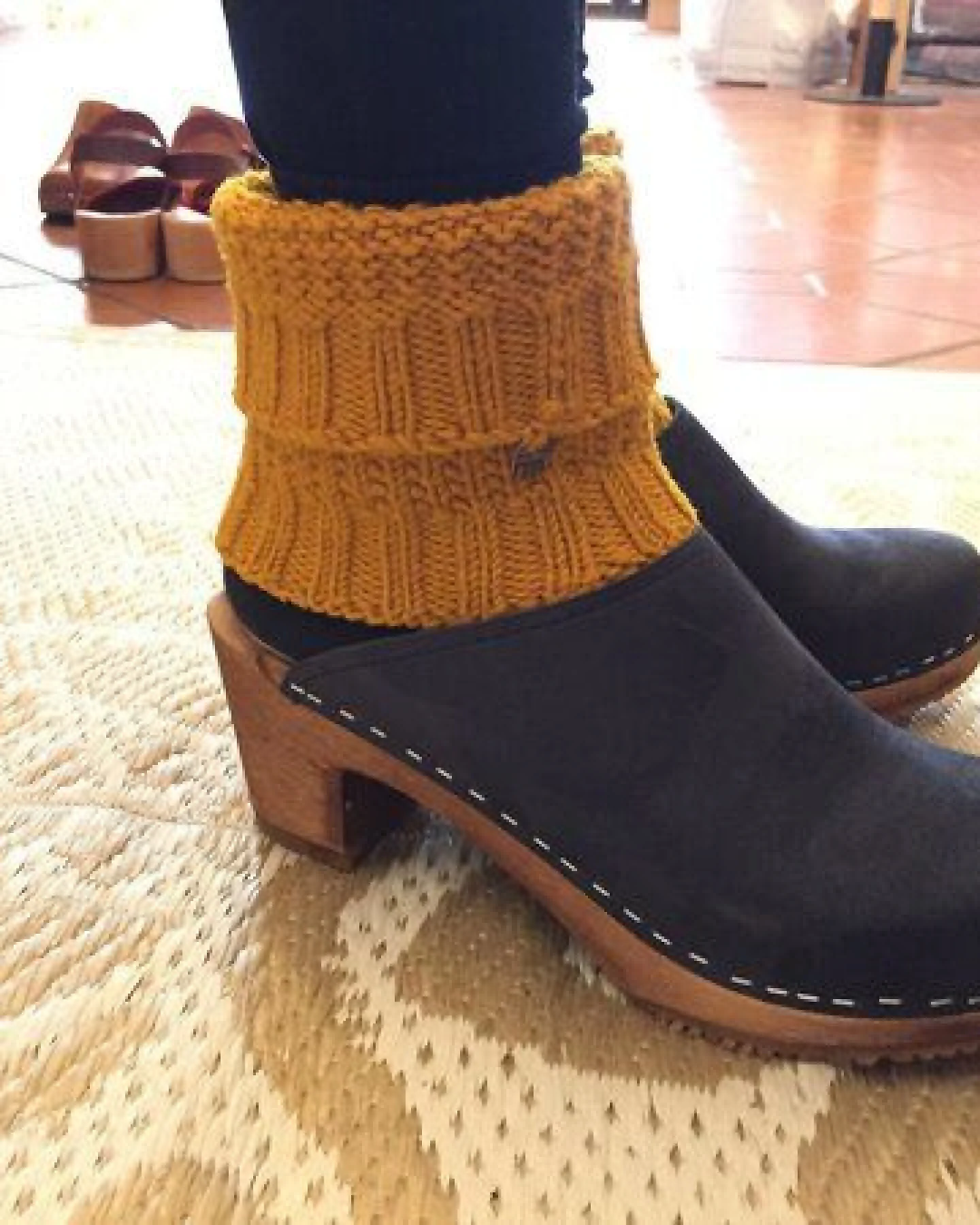 LIV - schwedische Holz Clogs von me&myclogs - high mid heel – Ansicht 2