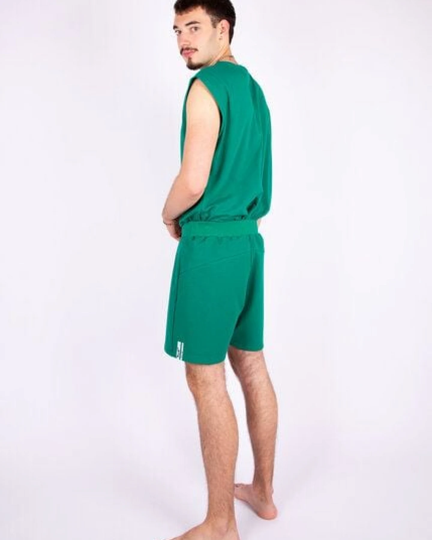 ÆVRIL Unisex Kurze Shorts // Emerald Green // Bio-Baumwolle – Ansicht 4