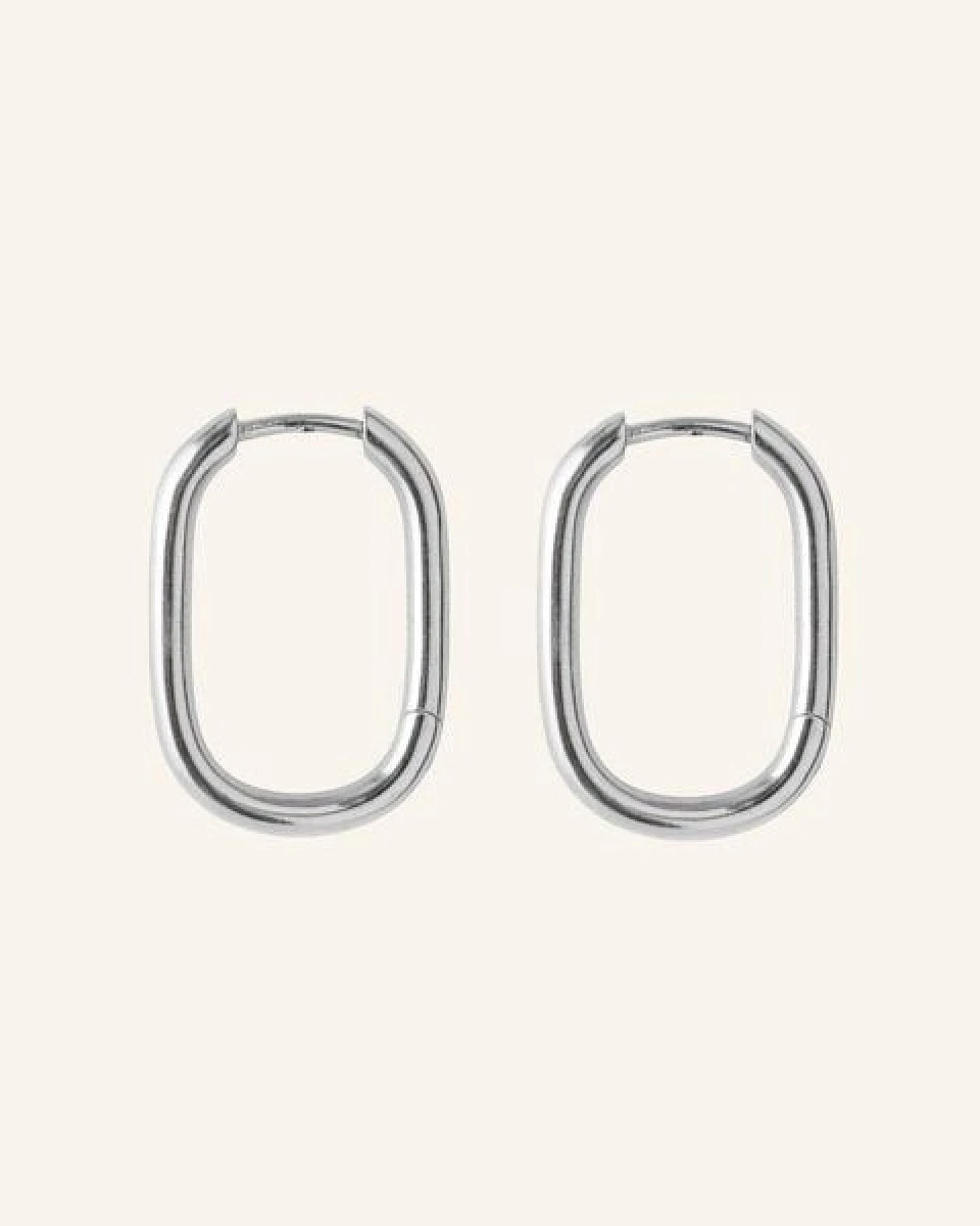 Pernille Corydon Ohrringe SOFT EDGE HUGGIES aus Recycled sterling silver / Gold plated recycled sterling silver – Ansicht 4
