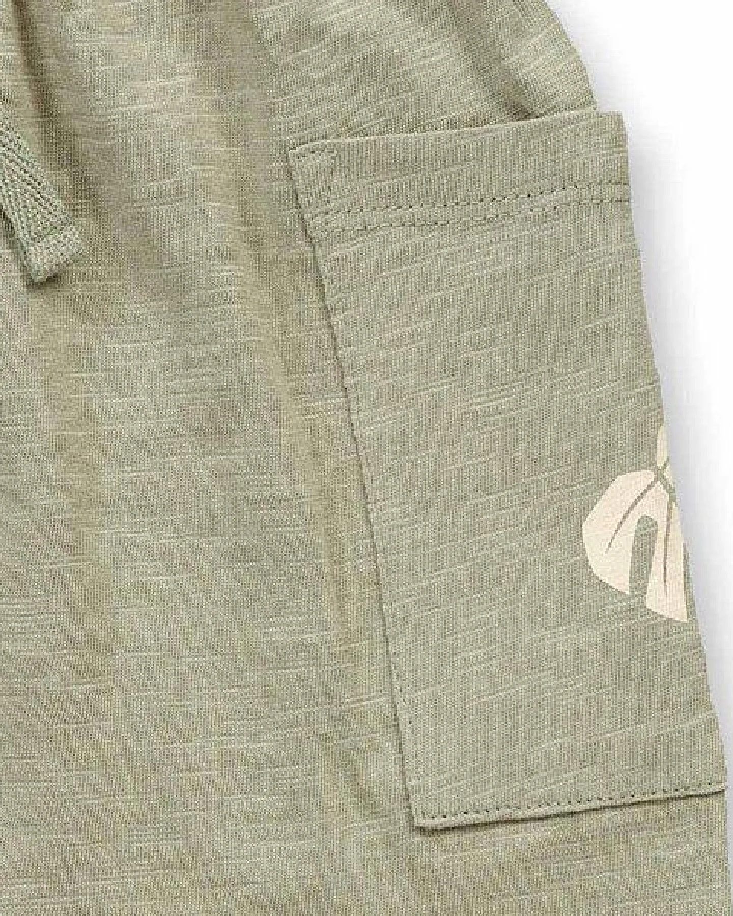 Sense Organics Babyshorts mit Blätter-Druck, Modell MAGESH – Ansicht 3