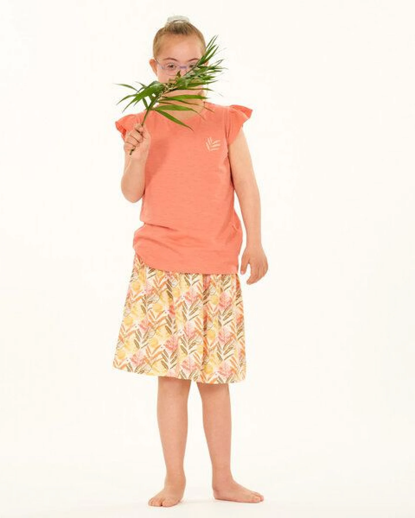 Sense Organics Rock für Mädchen mit Blätterdruck, Modell MALIA – Ansicht 2