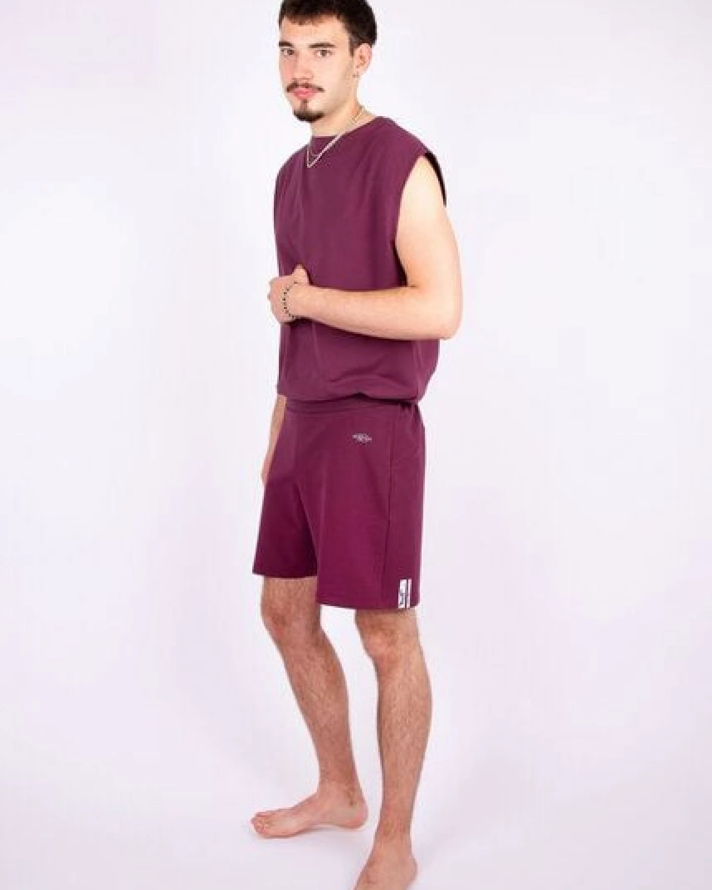 ÆVRIL Unisex Kurze Shorts // Aubergine Red // Bio-Baumwolle – Ansicht 3