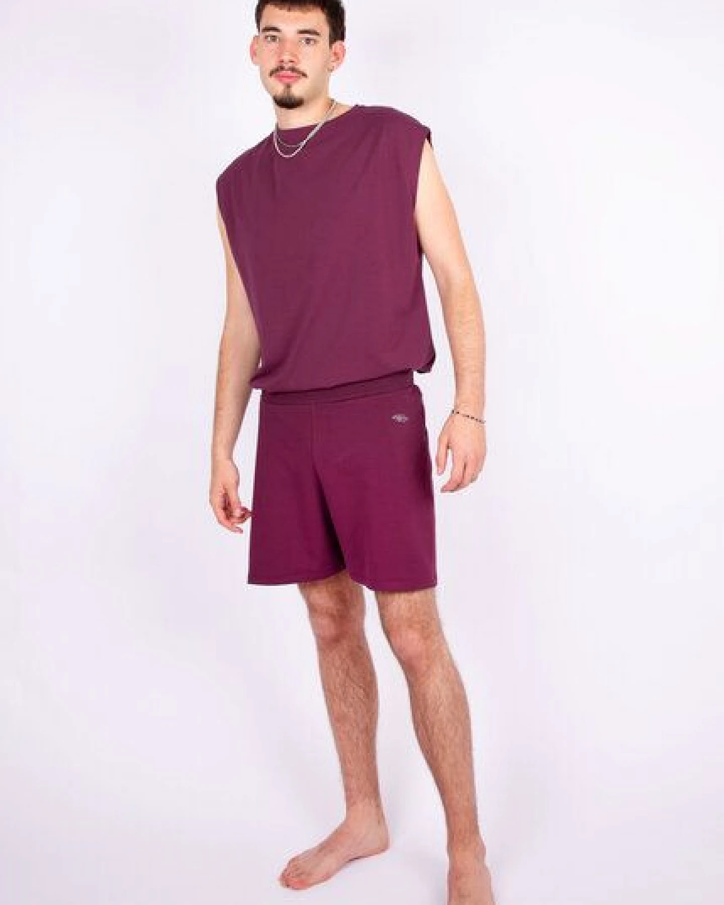 ÆVRIL Unisex Kurze Shorts // Aubergine Red // Bio-Baumwolle – Ansicht 2