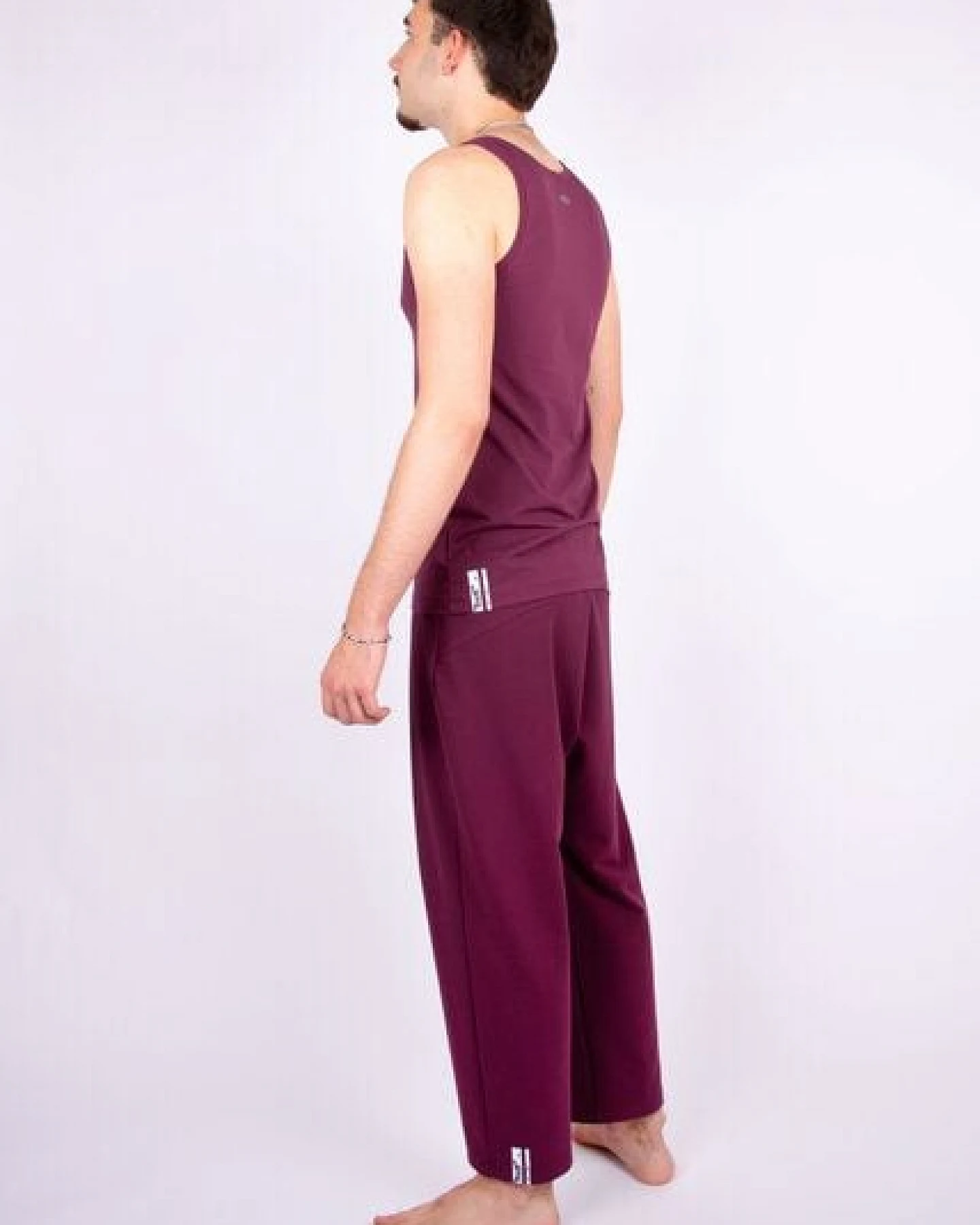 ÆVRIL Unisex Tank Top // Aubergine Red// Bio-Baumwolle – Ansicht 4