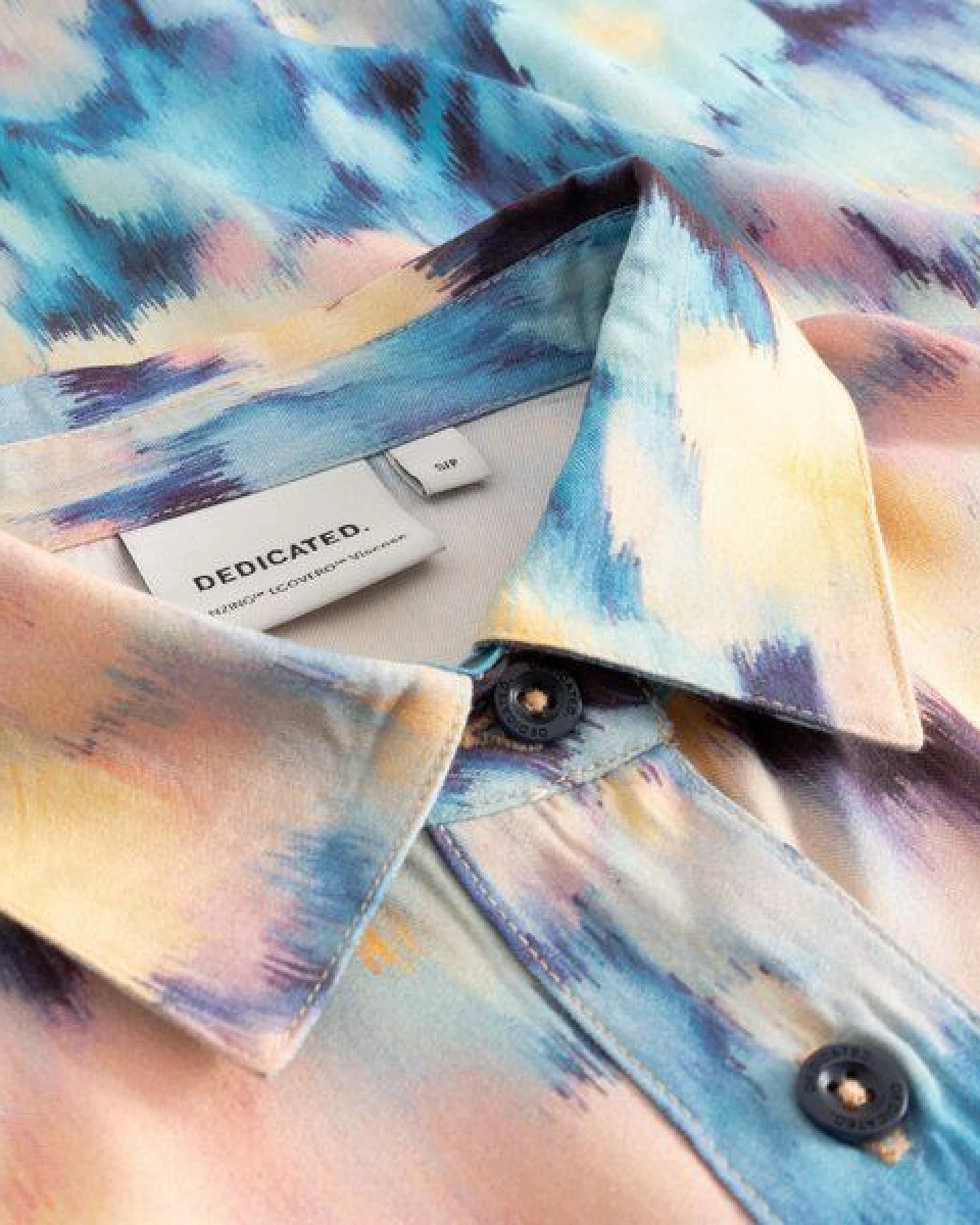 DEDICATED Alsvik - Buntes Shirt aus Lyocell – Ansicht 2