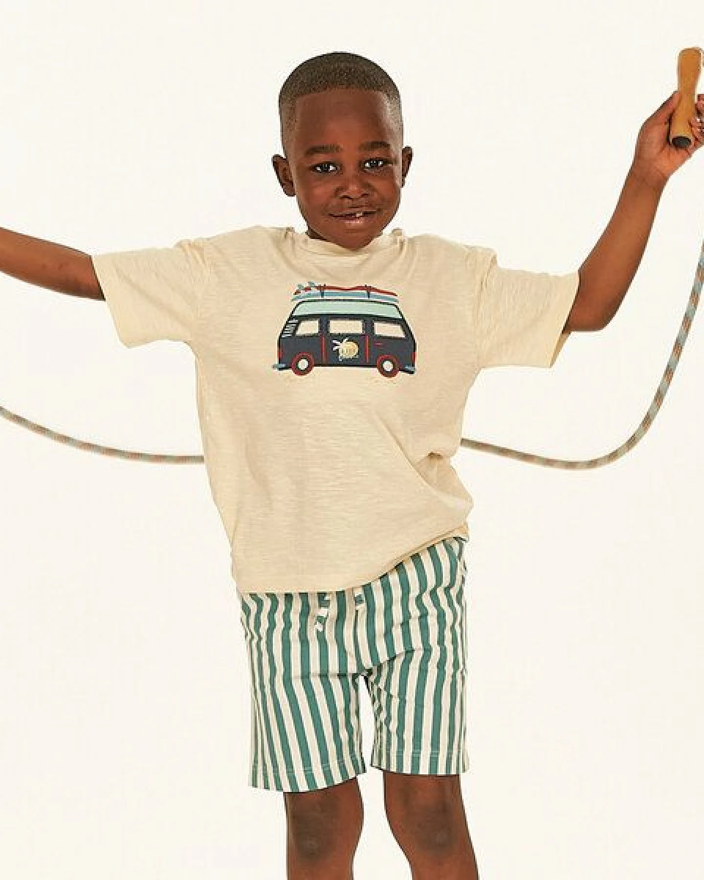 Sense Organics Kinder Shorts grün-weiß gestreift, Modell RESSAD – Ansicht 2