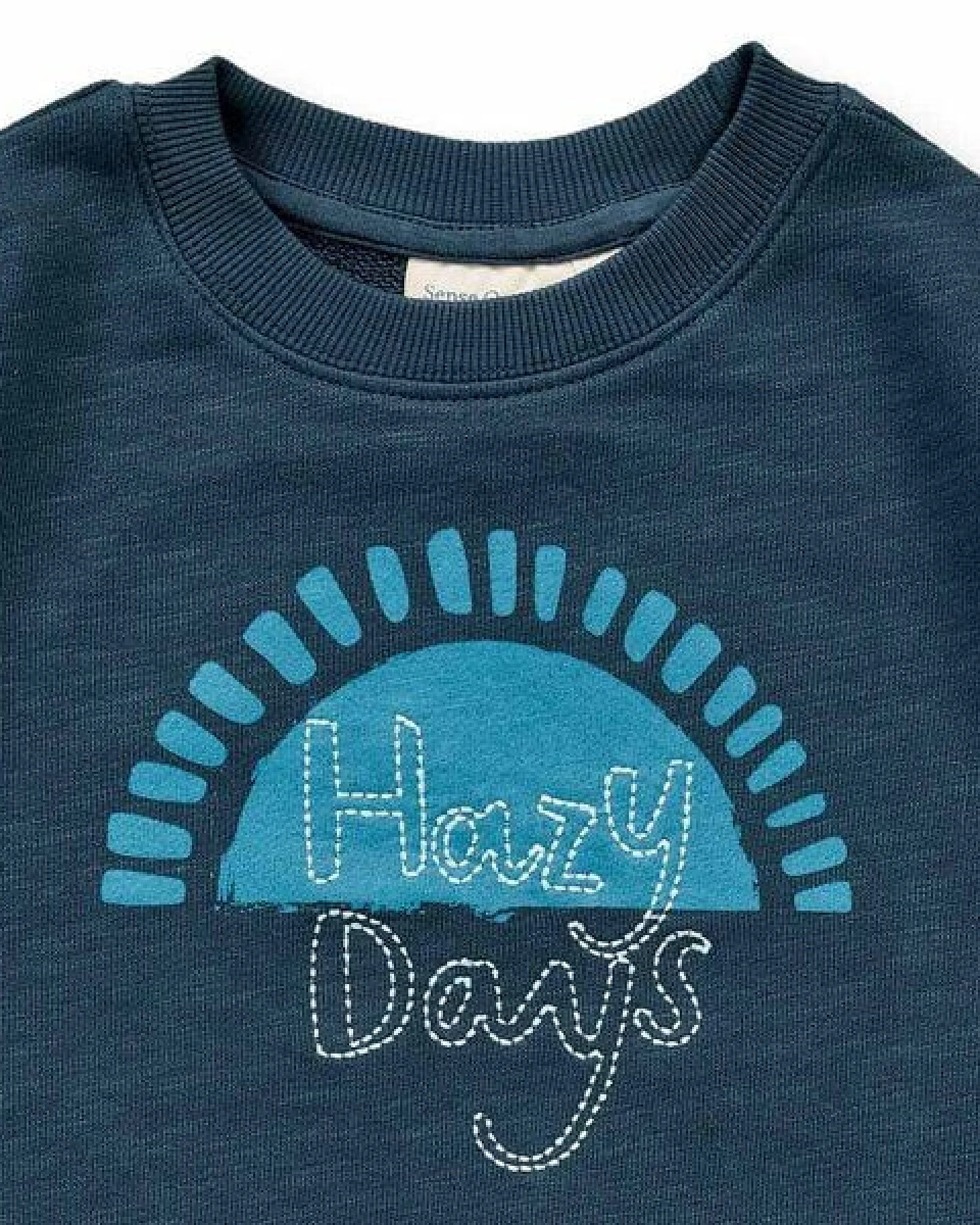 Sense Organics Kinder Sweatshirt mit Sonnenstickerei, Modell DARI – Ansicht 2