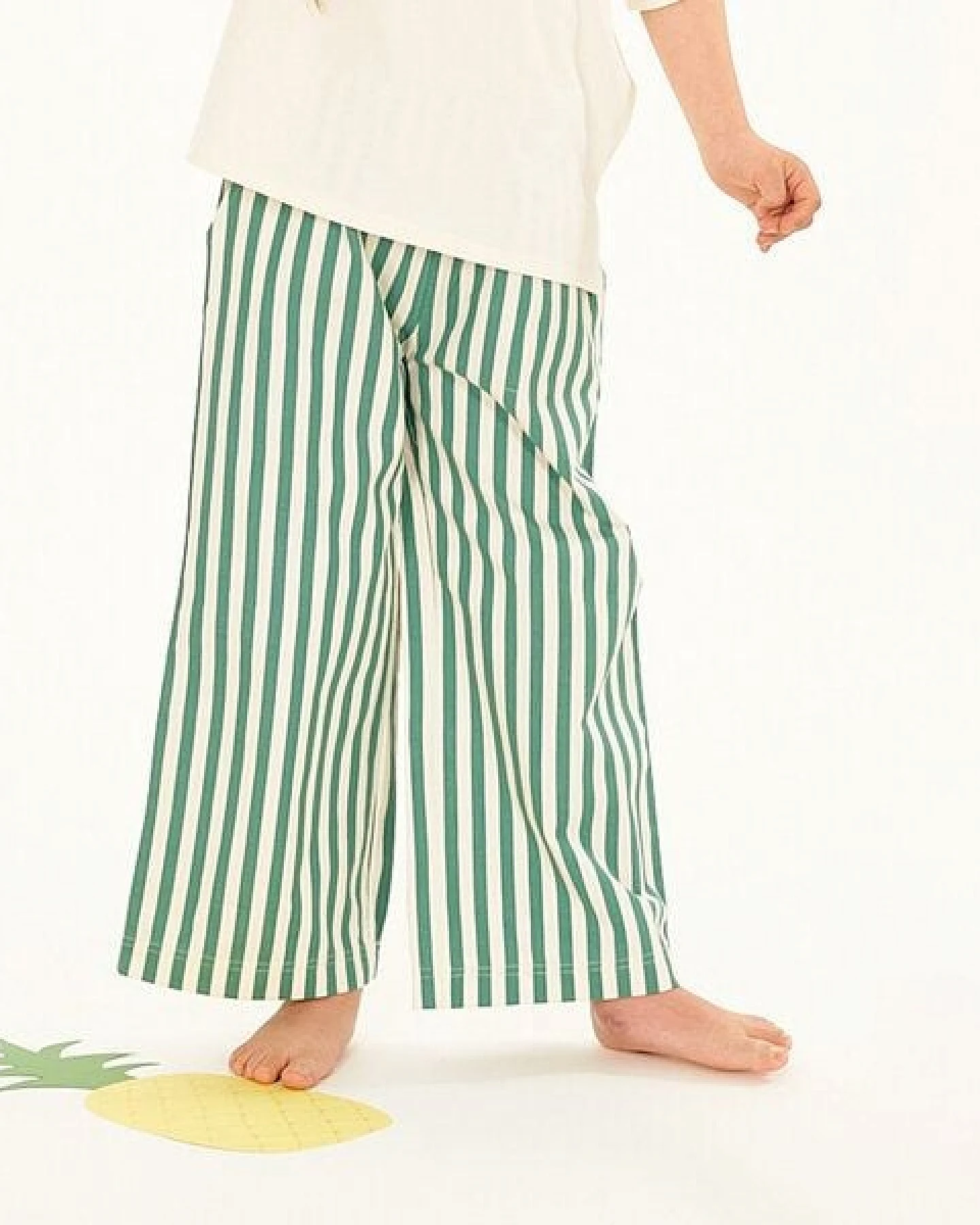 Sense Organics Kinderhose grün-weiß gestreift, Modell WALA – Ansicht 2