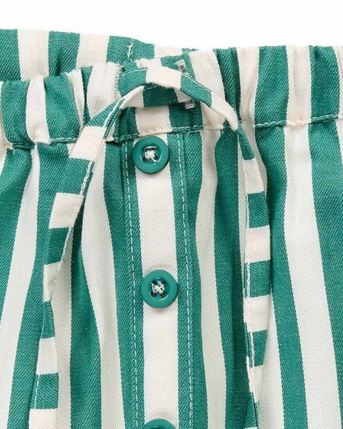 Sense Organics Baby Shorts grün-weiß gestreift, Modell LEI – Ansicht 2