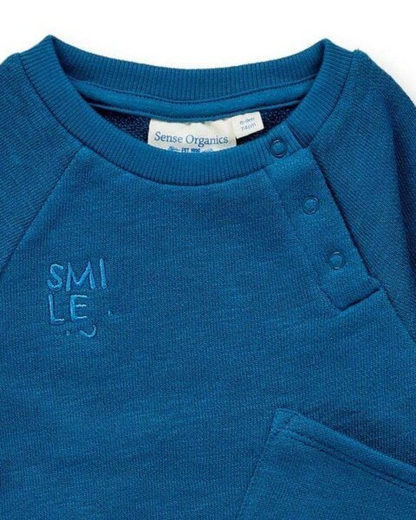 Sense Organics Baby Sweatshirt in ozeanblau, Modell BERIN – Ansicht 2