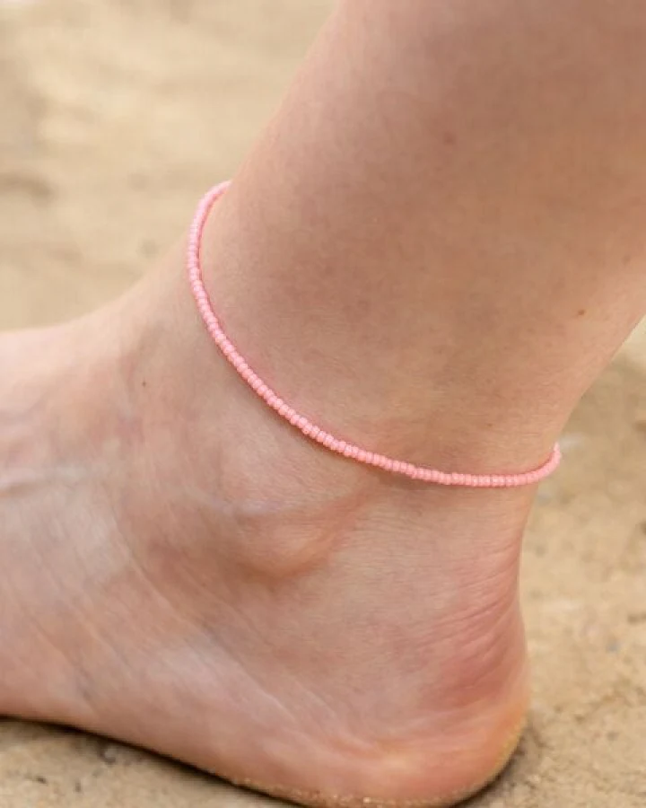 juni Perlen Fußkettchen Lychee rosa - optional mit goldener Fußkette