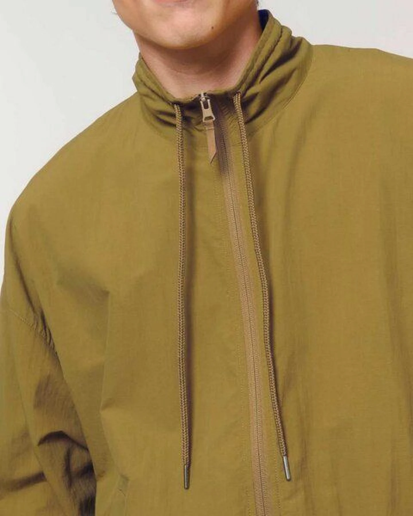 YTWOO Nachhaltige Urban Jacke aus recyceltem Nylon – Ansicht 3