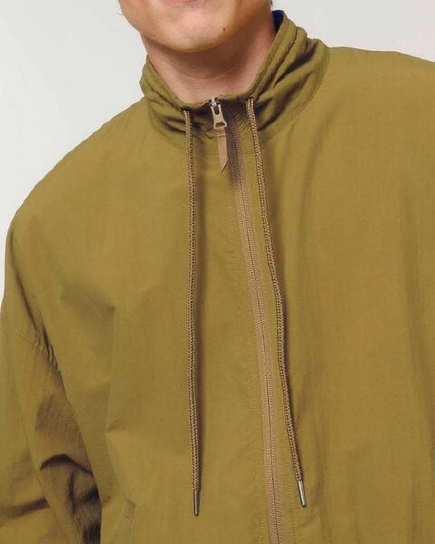 YTWOO Nachhaltige Urban Jacke aus recyceltem Nylon – Ansicht 3