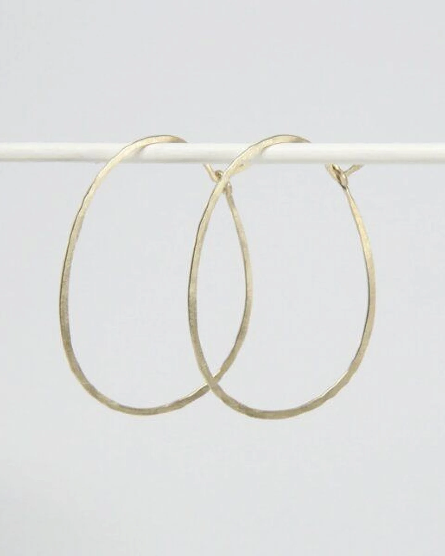 BELLYBIRD Jewellery CREOLEN - Oval, gehämmert, M/L – Ansicht 2