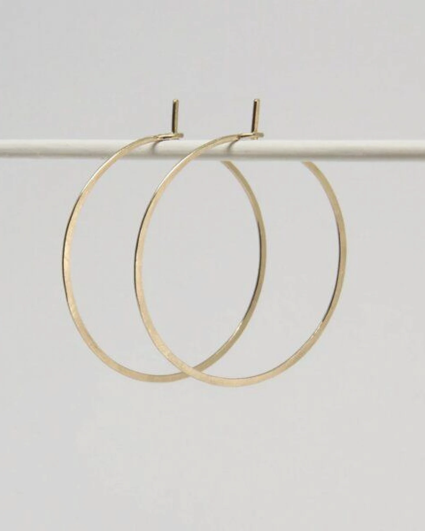 BELLYBIRD Jewellery CREOLEN - Kreis, gehämmert, S/M/L – Ansicht 2