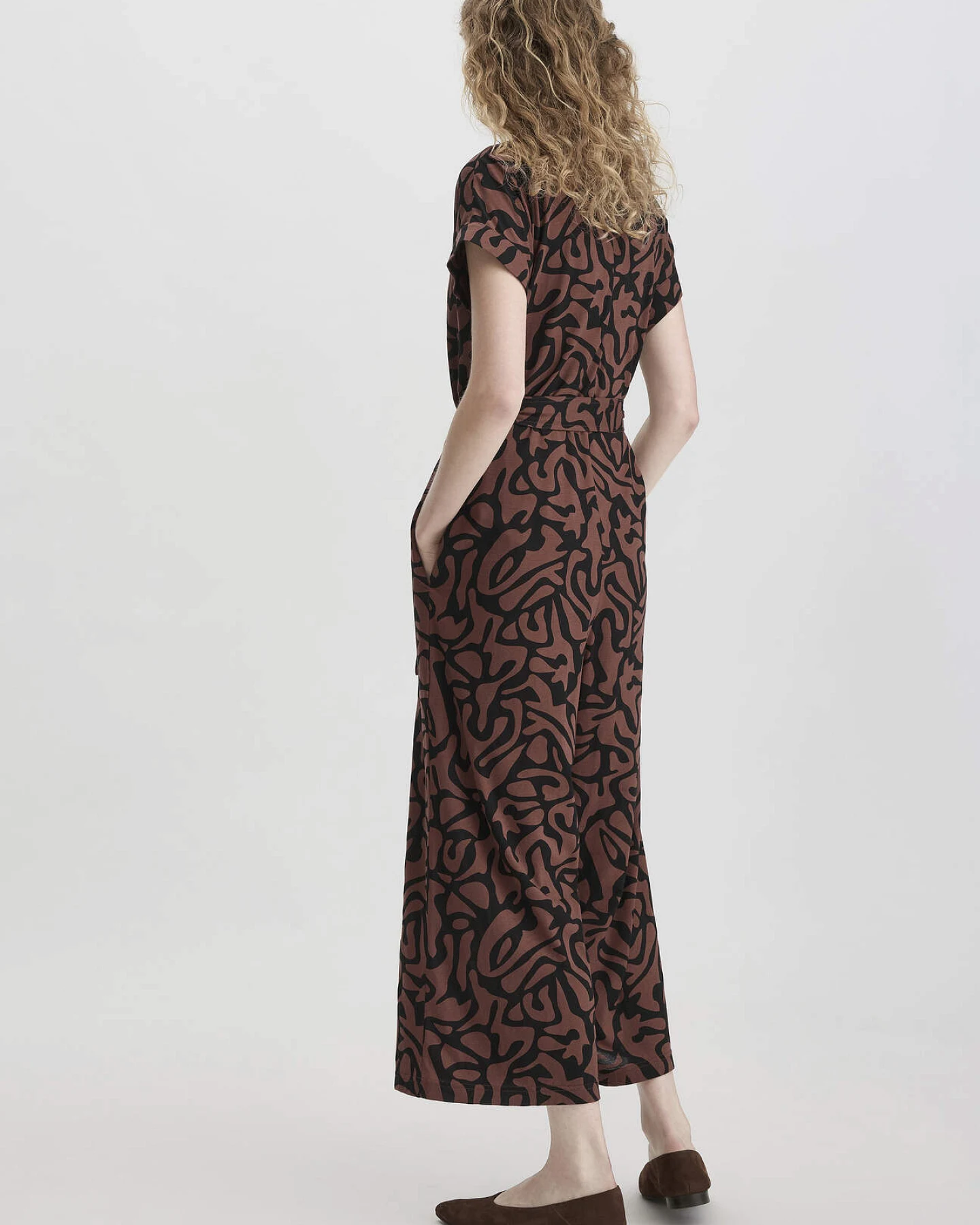 hessnatur Damen Print Jersey Jumpsuit Oversize aus Bio-Baumwolle - braun - Größe 40 – Ansicht 2