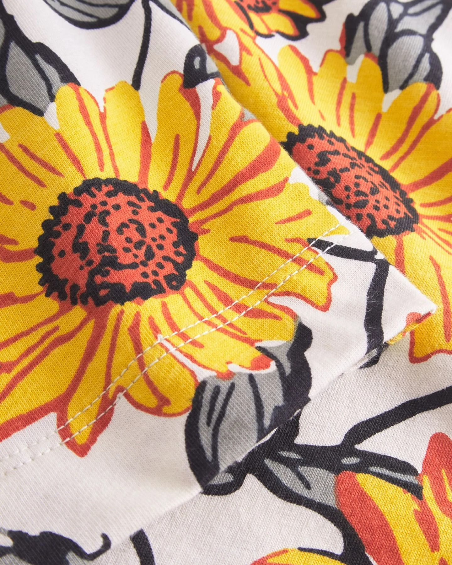 T-Shirt Vadstena Sunflower AOP Off White – Ansicht 4