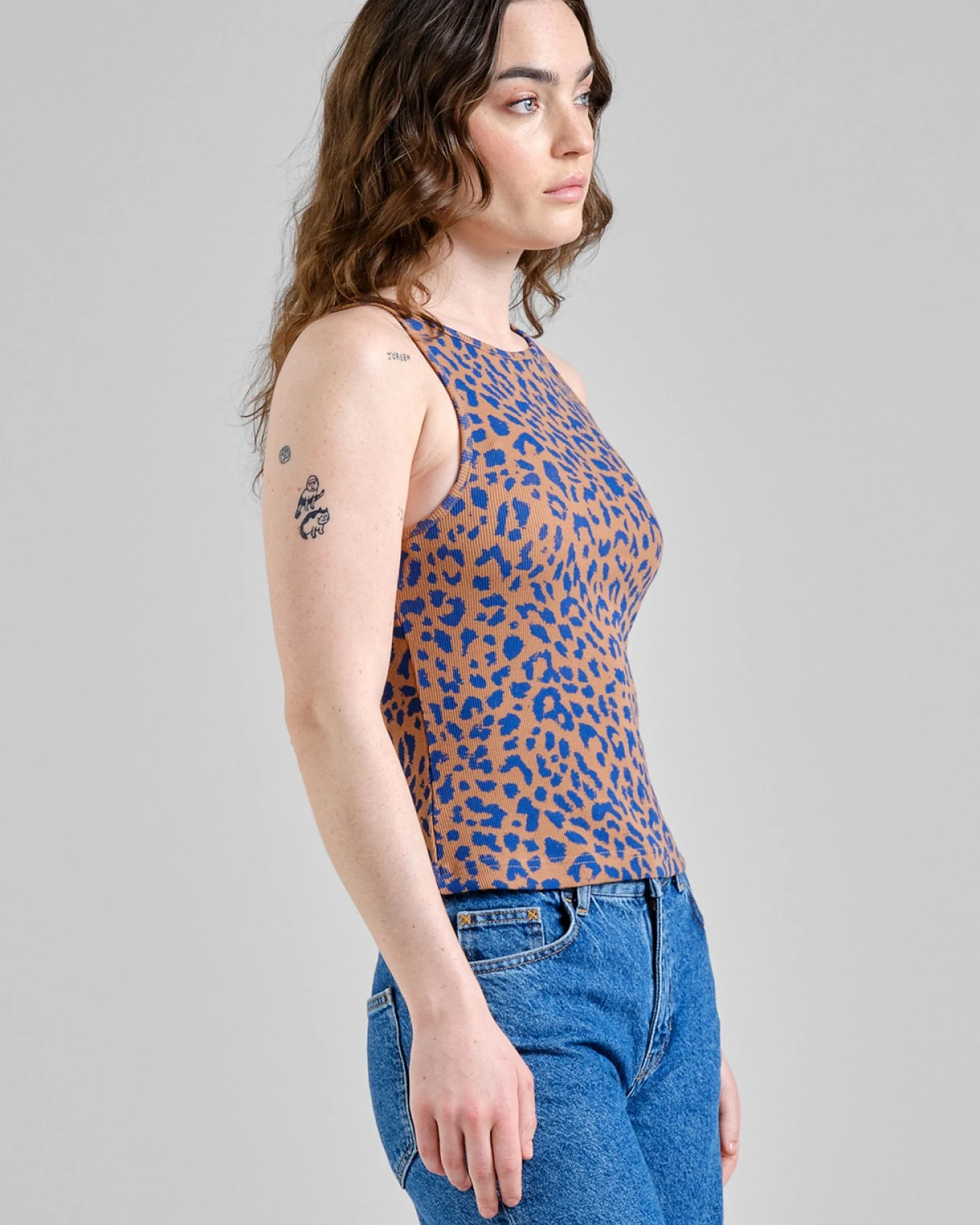 Top Valdermarsvik Rib Leopard Light Brown – Ansicht 2