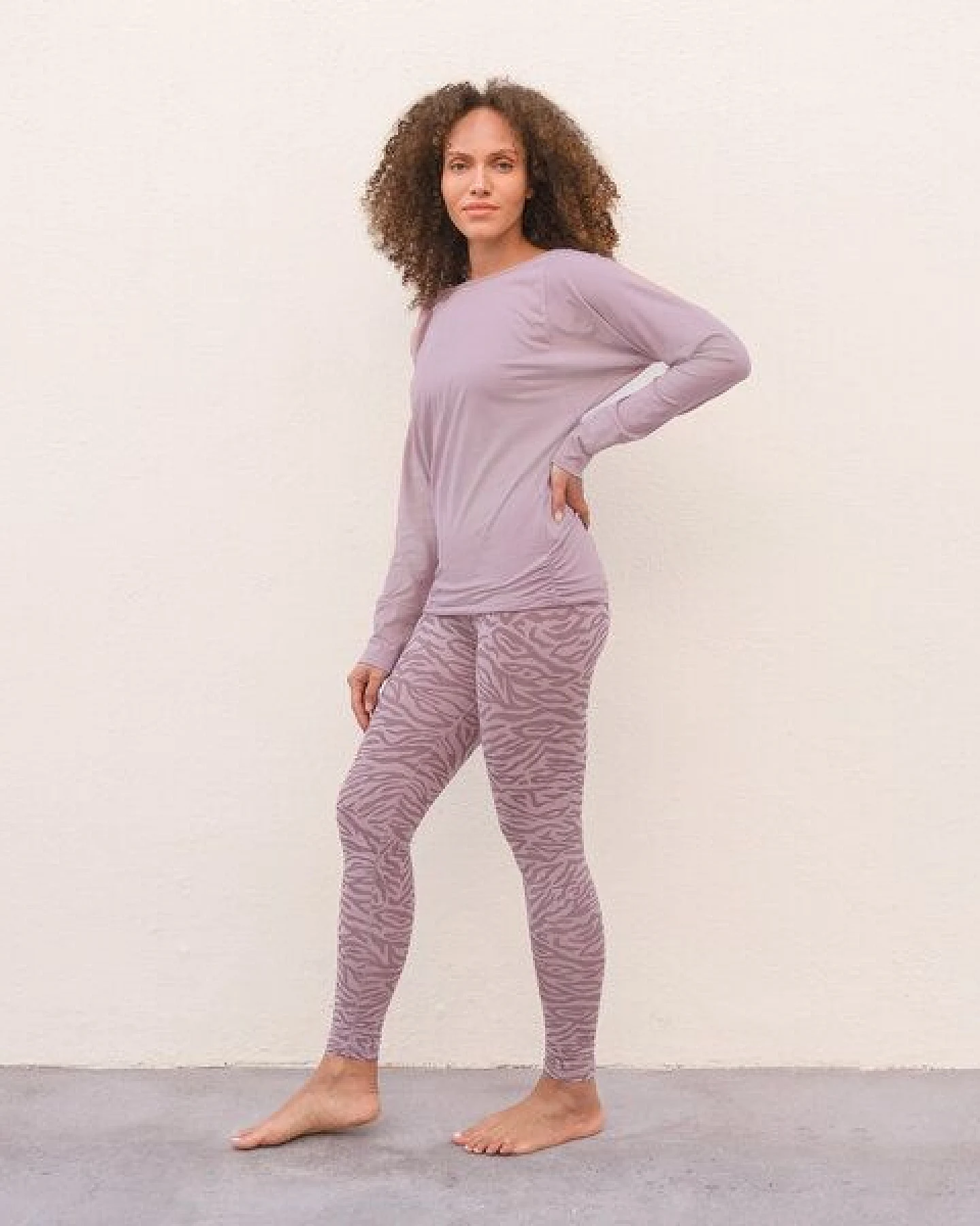 Jaya YANTI - Damen - Longsleeve für Yoga und Freizeit aus Biobaumwolle – Ansicht 3