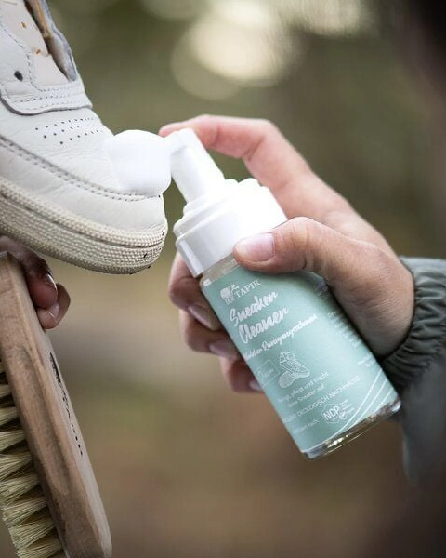 Tapir Schuh- und Lederpflege Sneaker Cleaner mit Sneakerbürste – Ansicht 4