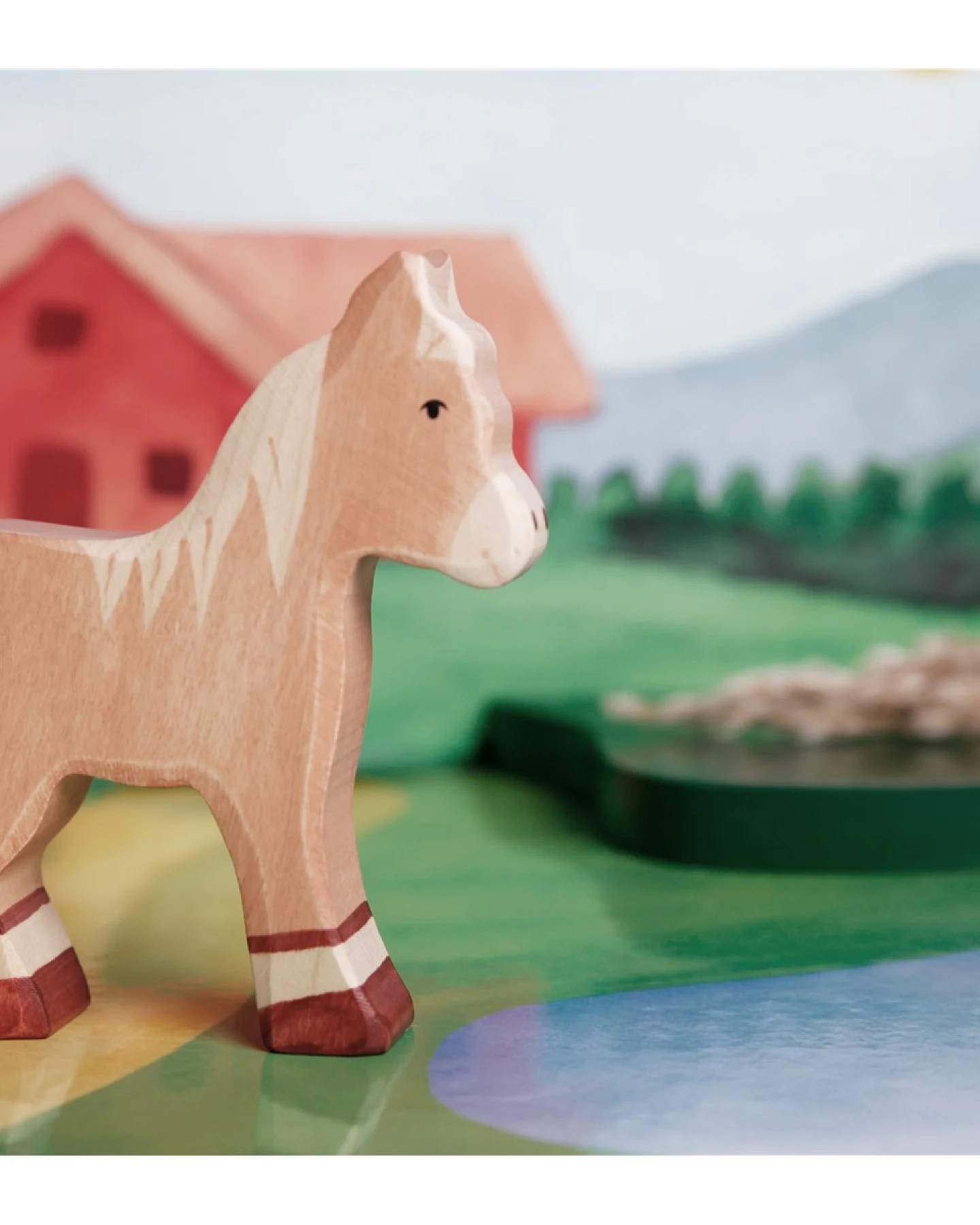 Holztiger Holzfigur "Fohlen, stehend, hellbraun" Auf dem Bauernhof Maße 11 x 2,3 x 12,5 cm – Ansicht 2