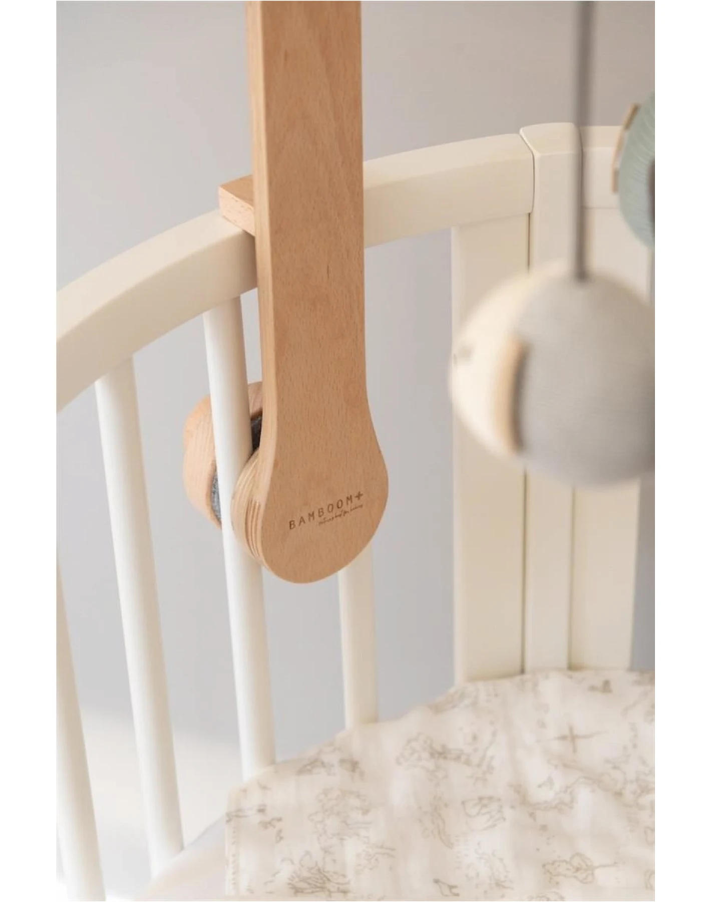 Musik Mobile aus Buchenholz mit Fischen blau Höhe ca. 65 cm – Ansicht 2