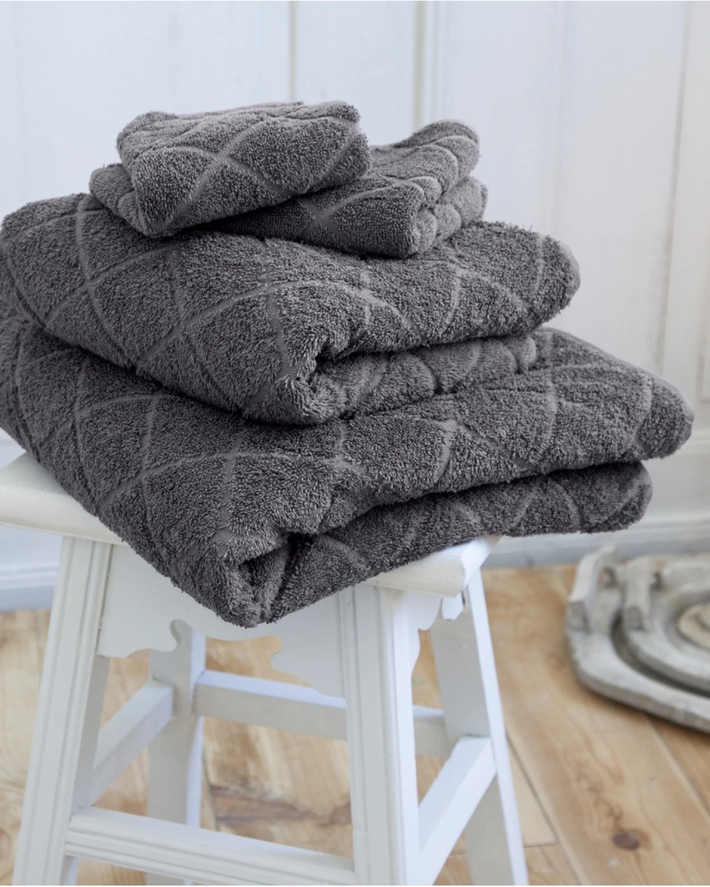 Handtuch Bio-Baumwolle Frottee Raute dunkelgrau Maße 50 x 100 cm – Ansicht 2