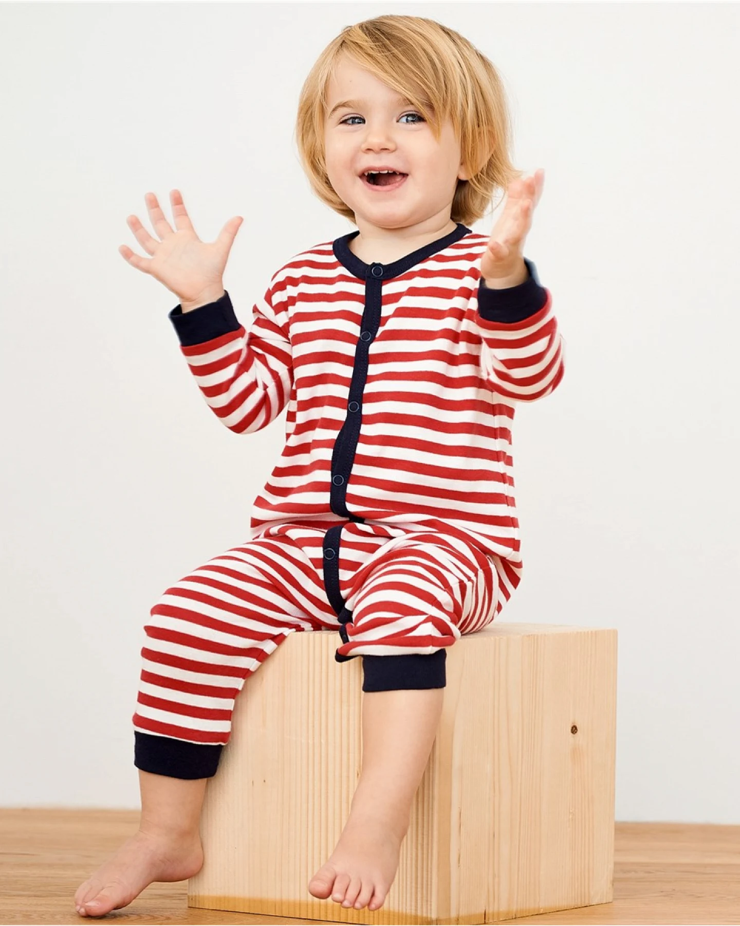 Living Crafts Baby und Kinder Schlafanzug Bio-Baumwolle rot-weiß gestreift Gr. 62/68 – Ansicht 2