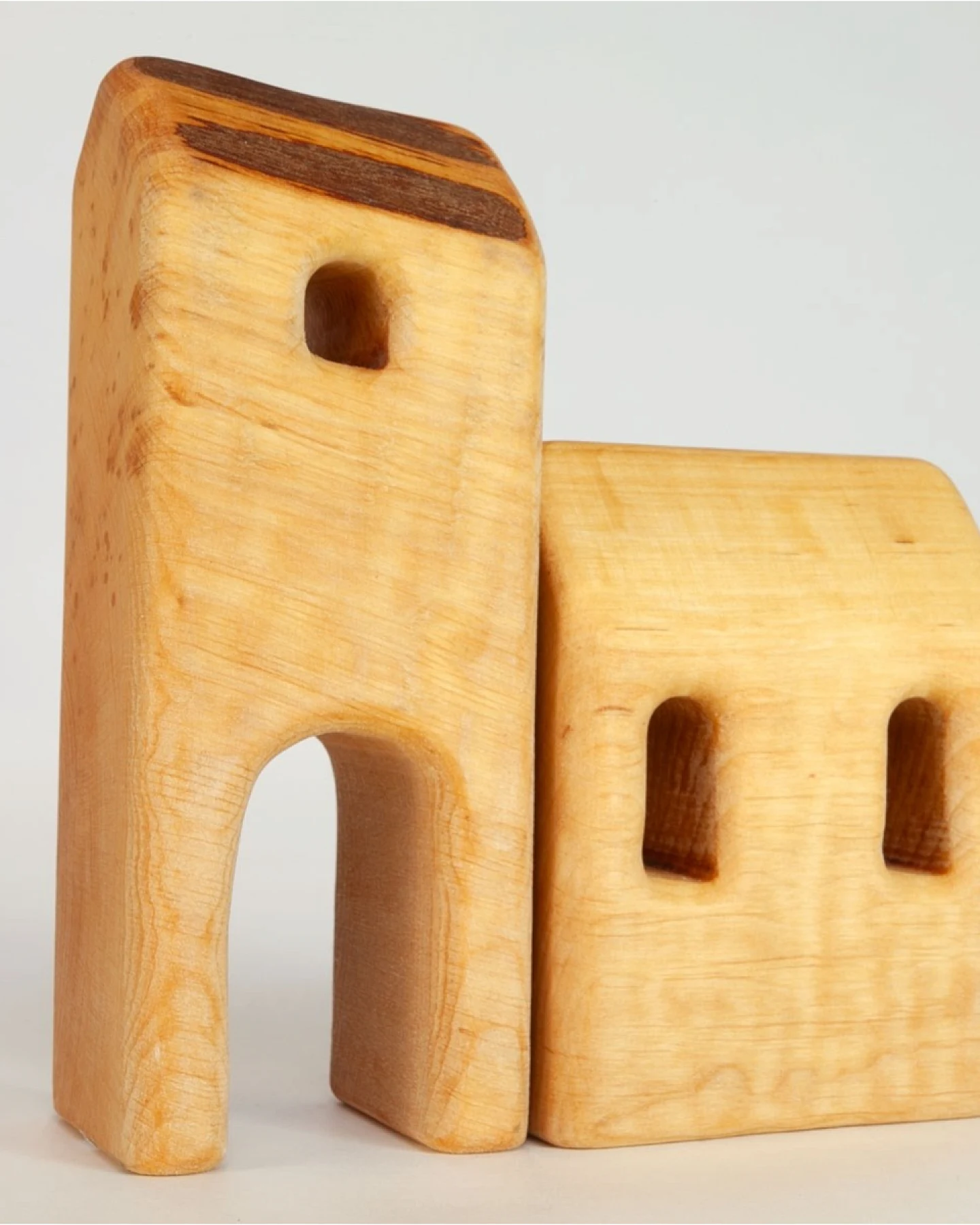 Holzbausteine natur Siedlung mit Kirche, Erlenholz 9-teilig – Ansicht 2